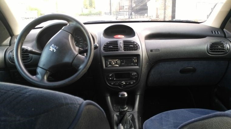 Peugeot 206 1.4 essence 75 cv 2003 5 portes 