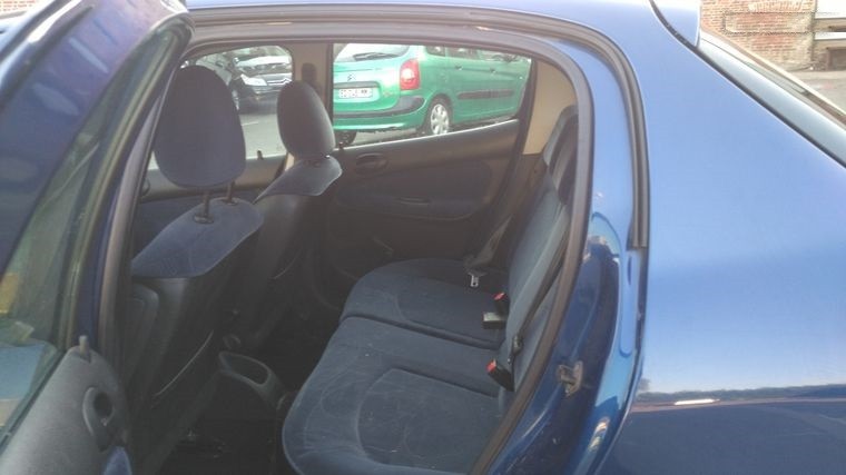 Peugeot 206 1.4 essence 75 cv 2003 5 portes 