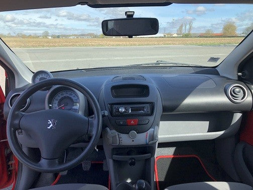 Peugeot 107 1.0 essence 60 cv année 2008 92000 km