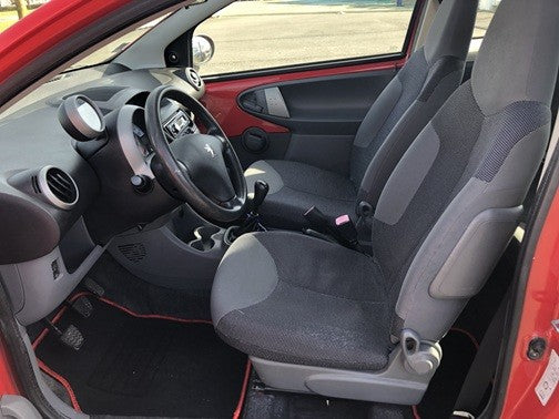 Peugeot 107 1.0 essence 60 cv année 2008 92000 km