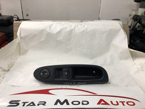 commande de lève vitre avant droite Renault Clio 2 1.5 dci 5 portes 2004