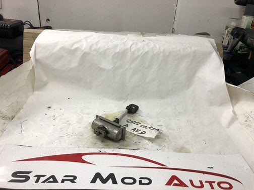 tirant de porte avant droit Opel corsa d année 2007