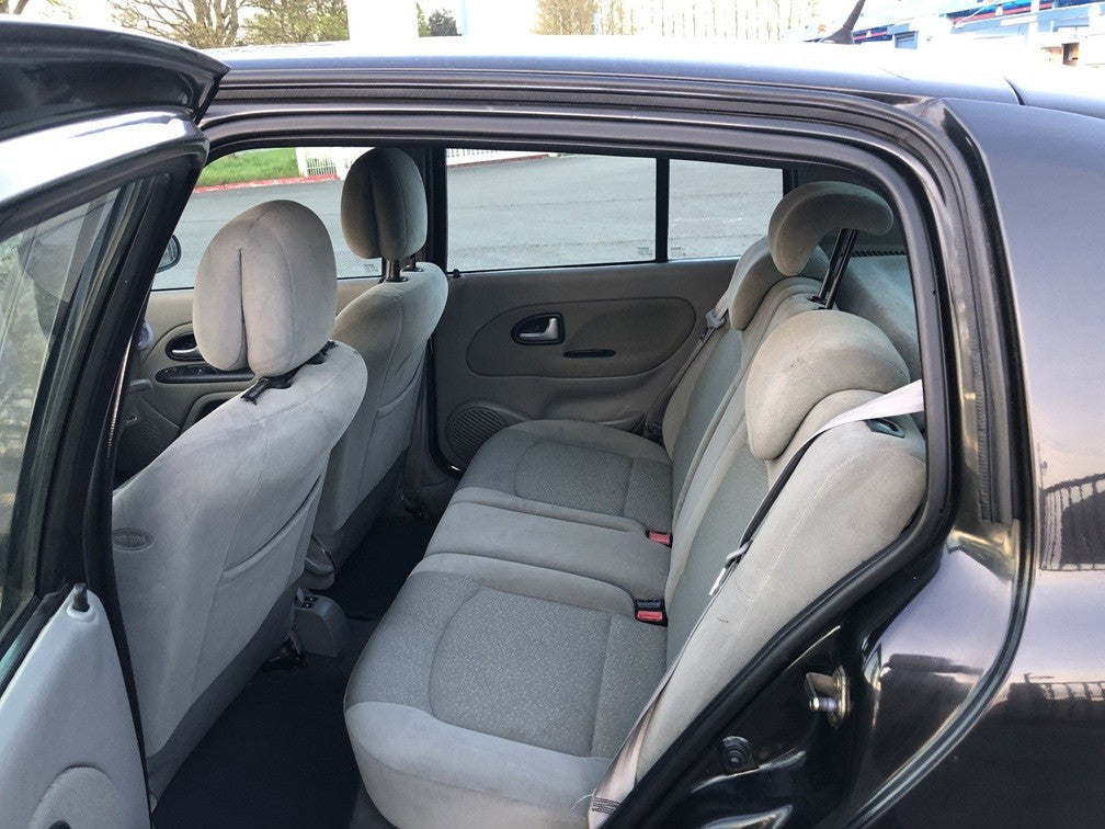 Renault Clio 2 1.4 16v essence 5 portes année 02/2004 6 cv fiscales couleur noir métal 145000 km