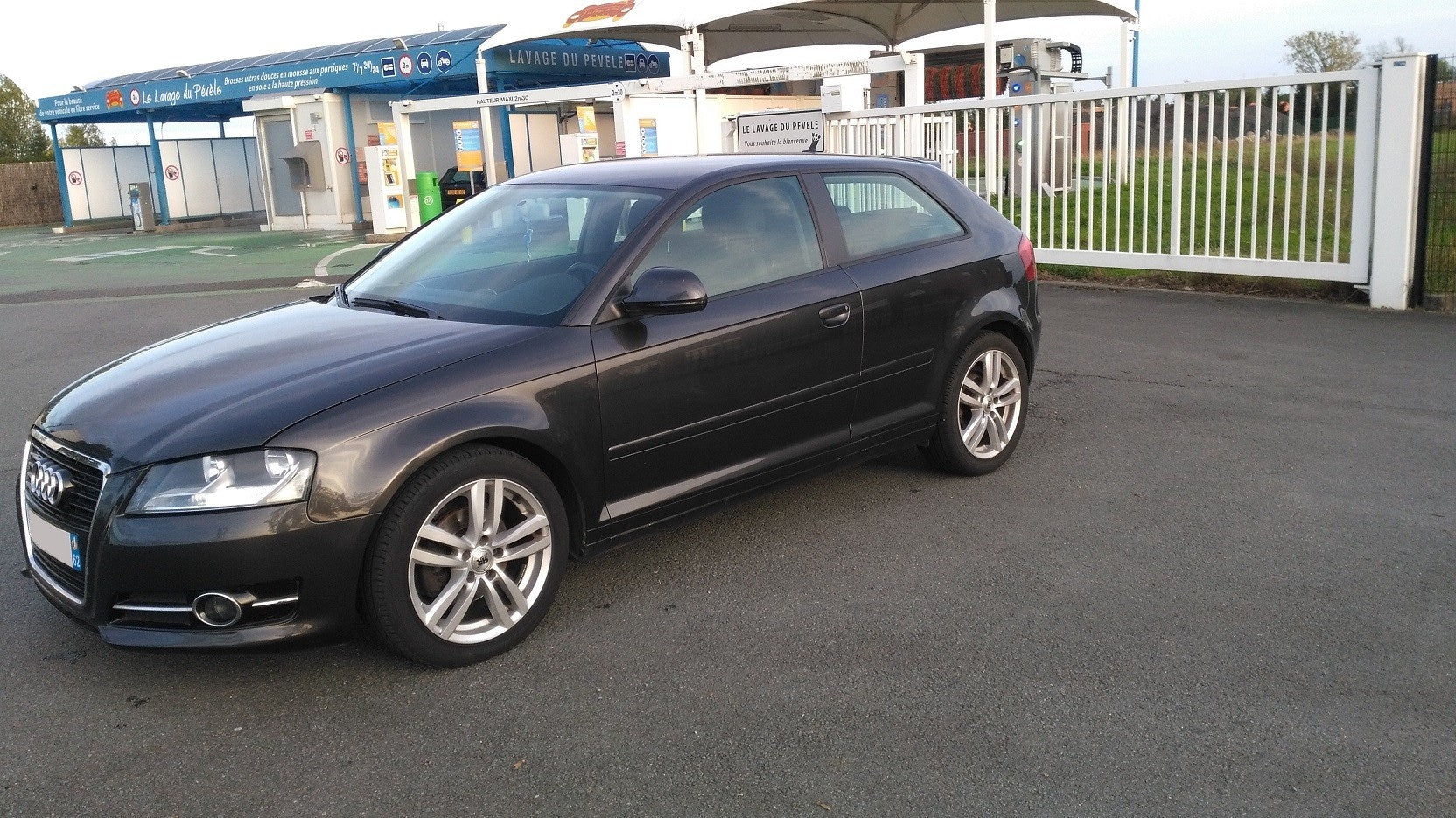 Audi A3 2,0 TDI 140 cv couleur noir 3 portes année 2009 124 000 km 8 cv fiscales boite 6 vitesses 