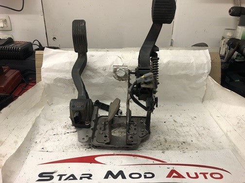 pédalier Citroën c4 berline 1.6 hdi 110 cv 2006