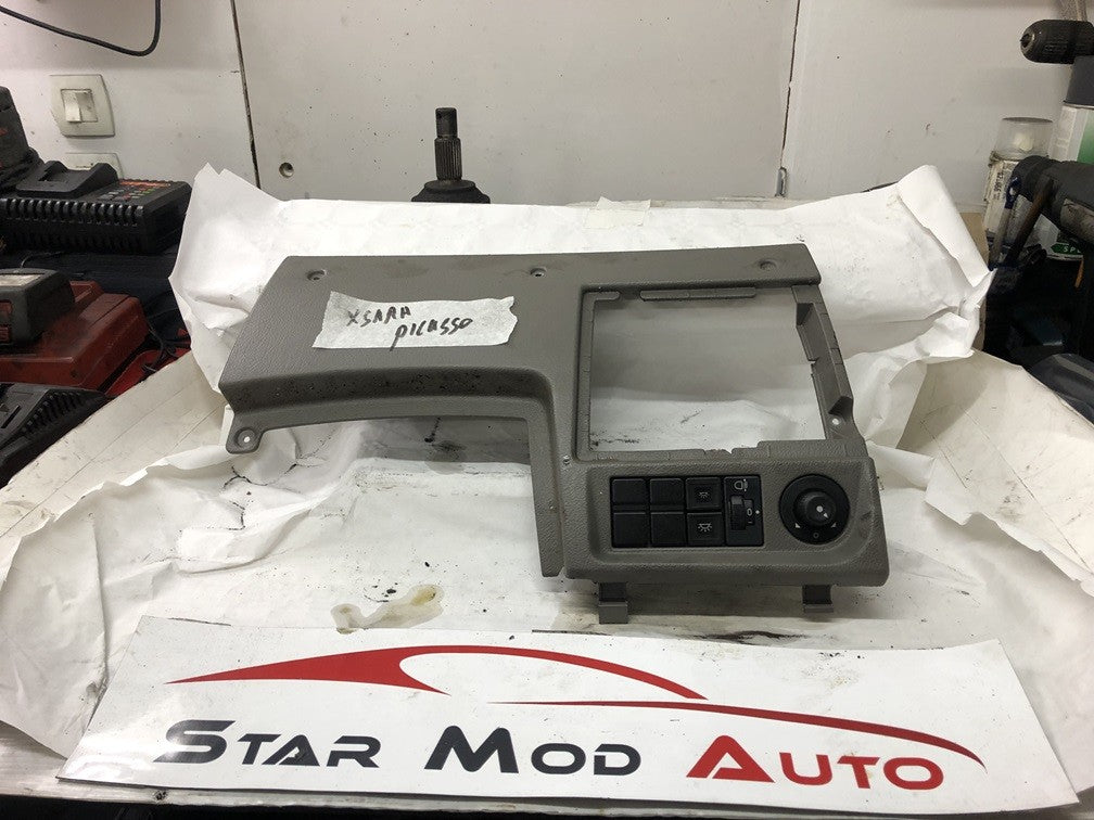 cache compartiment  fusible intérieur Citroën Xsara Picasso  2.0 hdi 2005