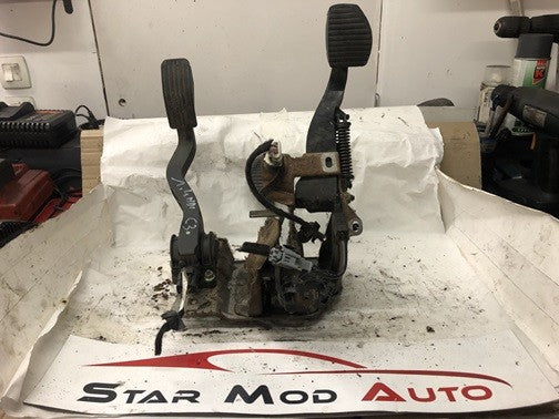 pédalier Citroën c3 1.4 hdi 70 cv année 2003