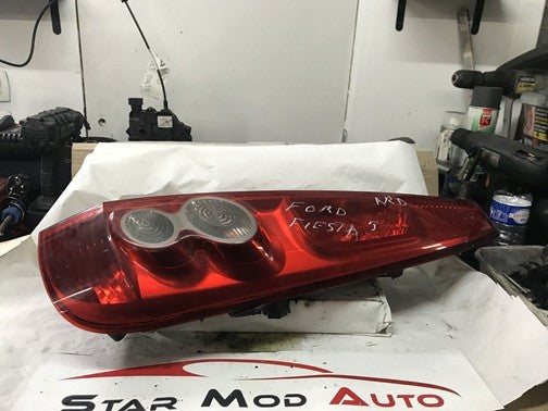 feux arrière droit Ford fiesta 5 année 2006