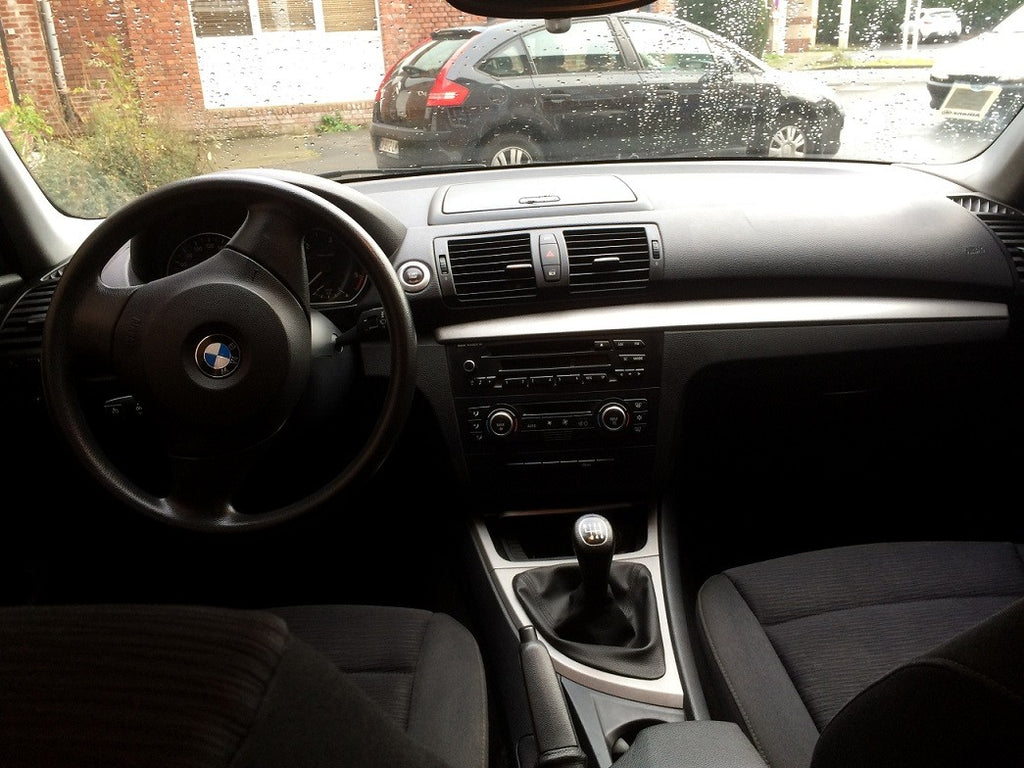 BMW série 1 118 D couleur noir 184 000 km 7 cv fiscales 143 CV année 2008