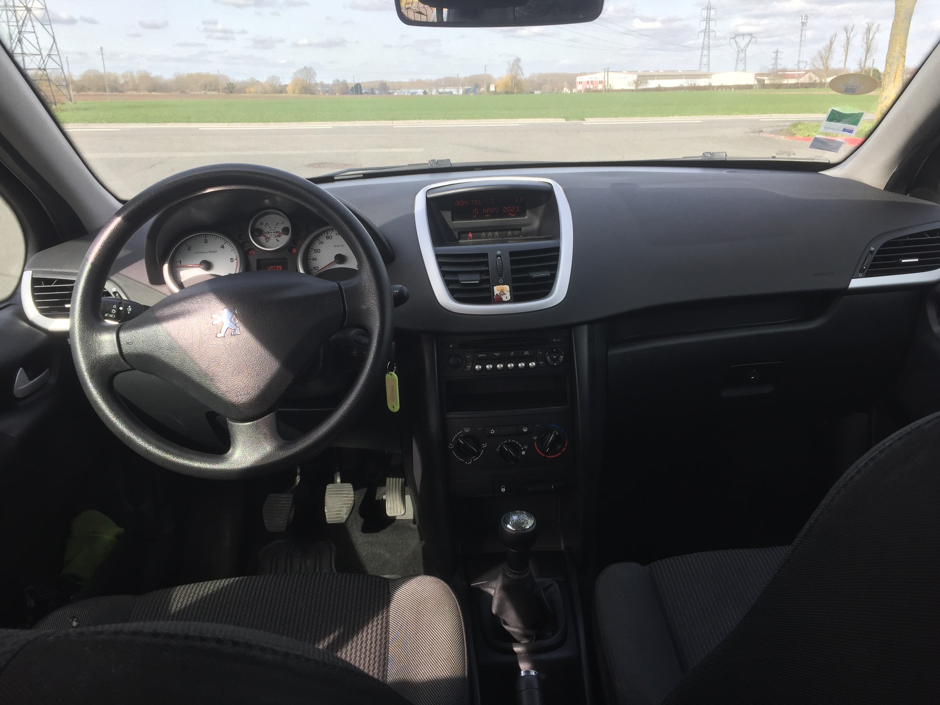 Peugeot 207 1.4 hdi 70 cv année 2007 couleur gris métal