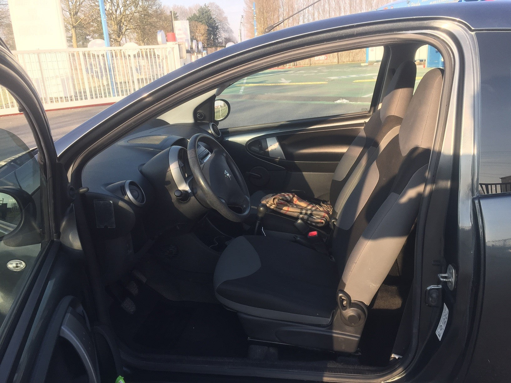 PEUGEOT 107 1.0 ESSENCE 3 PORTES 2012