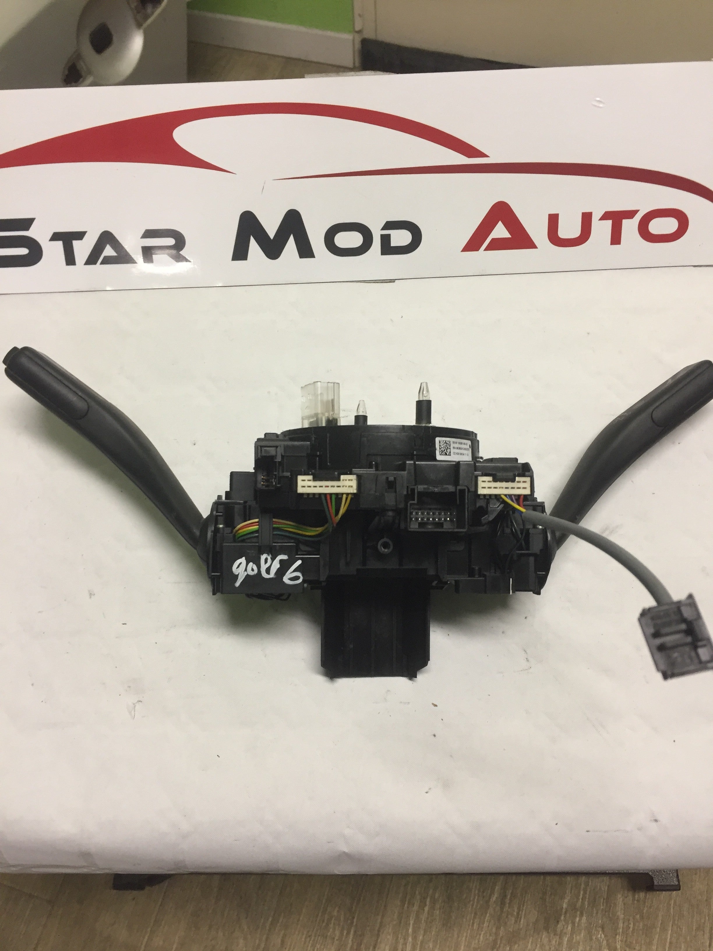 COMME 2000 VOLKSWAGEN GOLF 6 1.6 TDI 105 CV 2011