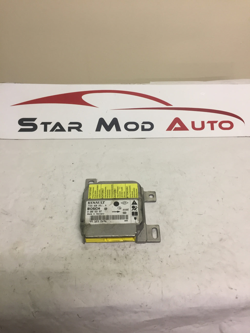 calculateur airbag Renault Clio 2 phase 1 année 99 1.6 essence de marque Bosch ref 8200277317