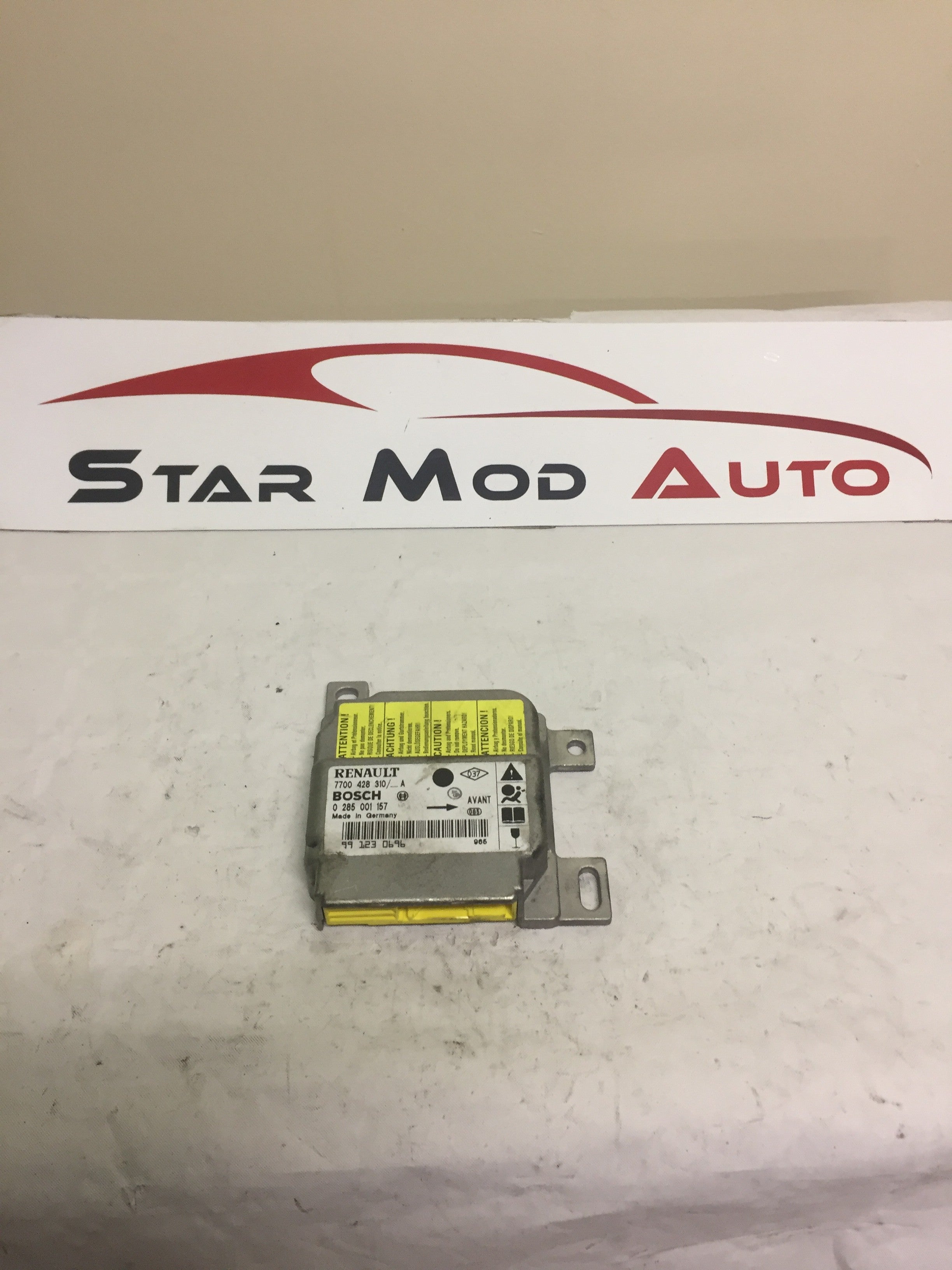 calculateur airbag Renault Clio 2 phase 1 année 99 1.6 essence de marque Bosch ref 8200277317