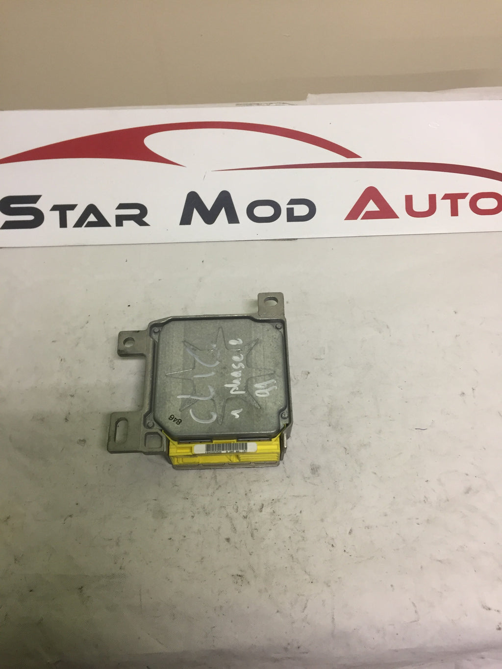 calculateur airbag Renault Clio 2 phase 1 année 99 1.6 essence de marque Bosch ref 8200277317