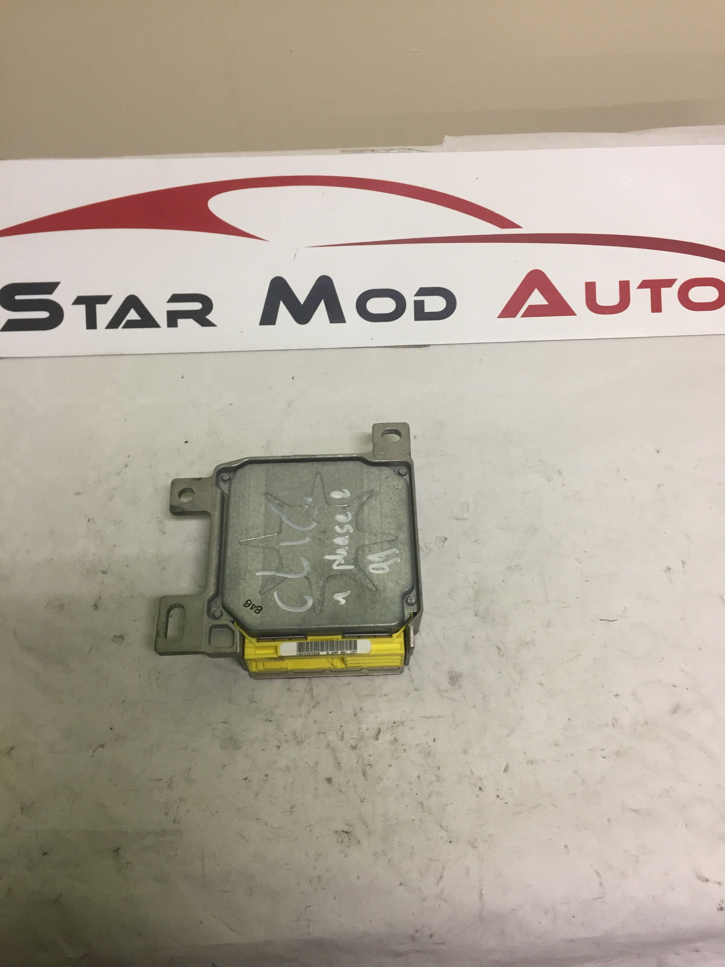 calculateur airbag Renault Clio 2 phase 1 année 99 1.6 essence de marque Bosch ref 8200277317