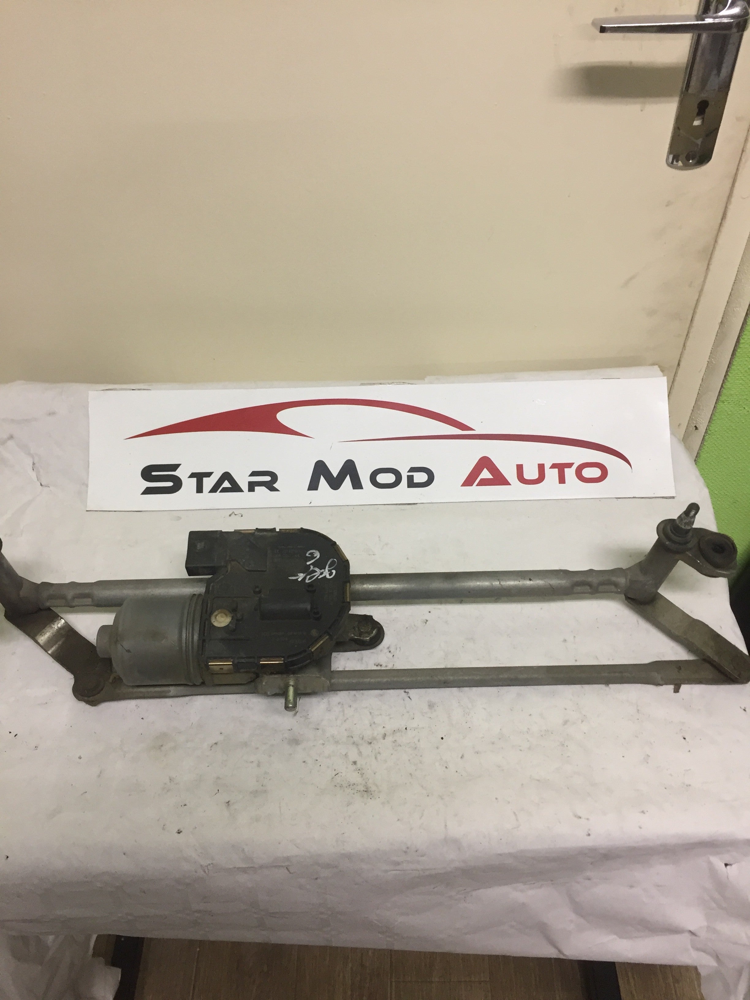 MOTEUR D'ESSUIE GLACE AVANT VOLKSWAGEN GOLF 6