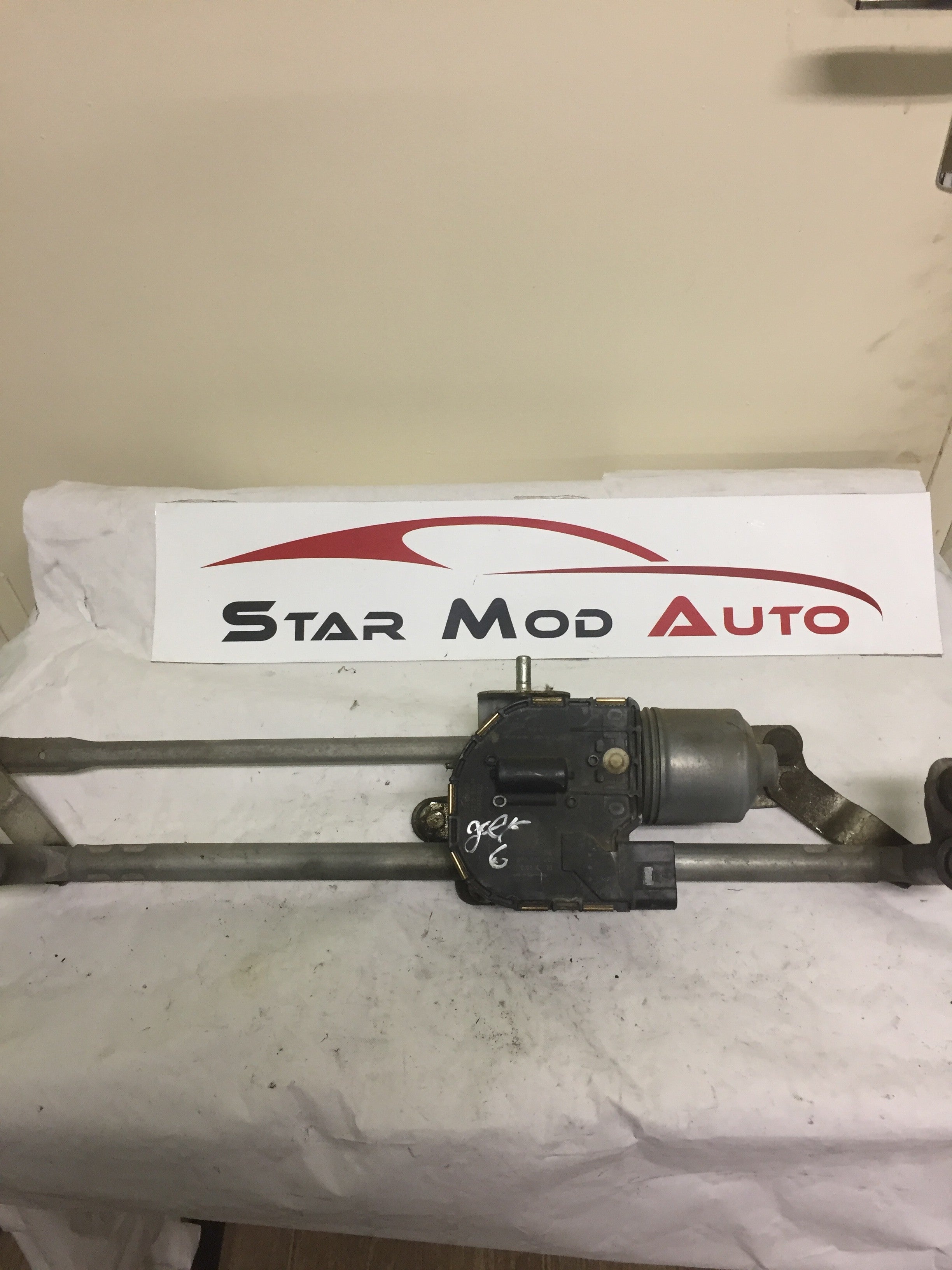 MOTEUR D'ESSUIE GLACE AVANT VOLKSWAGEN GOLF 6