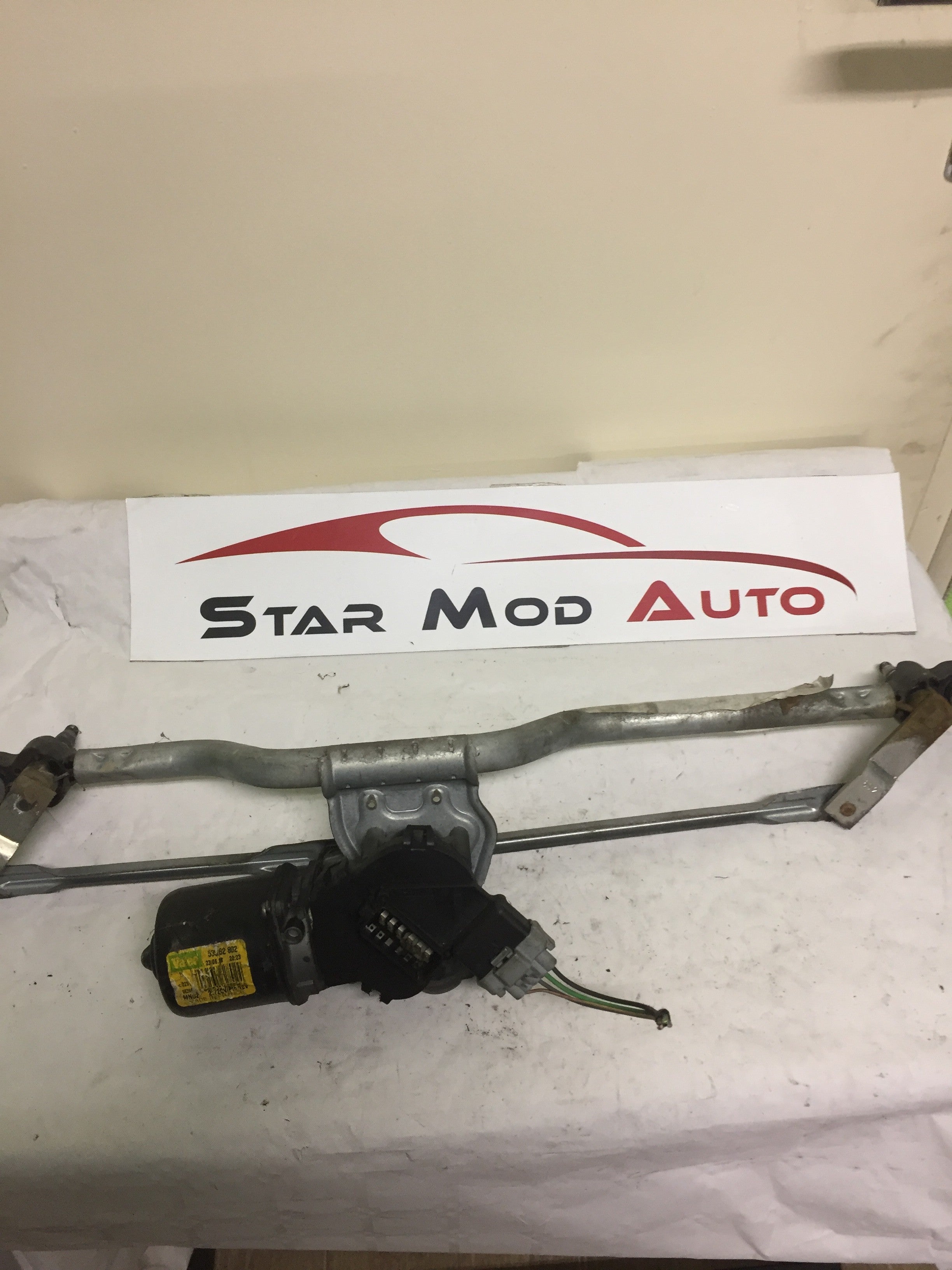 MOTEUR D ESSUIE GLACE AVANT RENAULT CLIO 2 2008