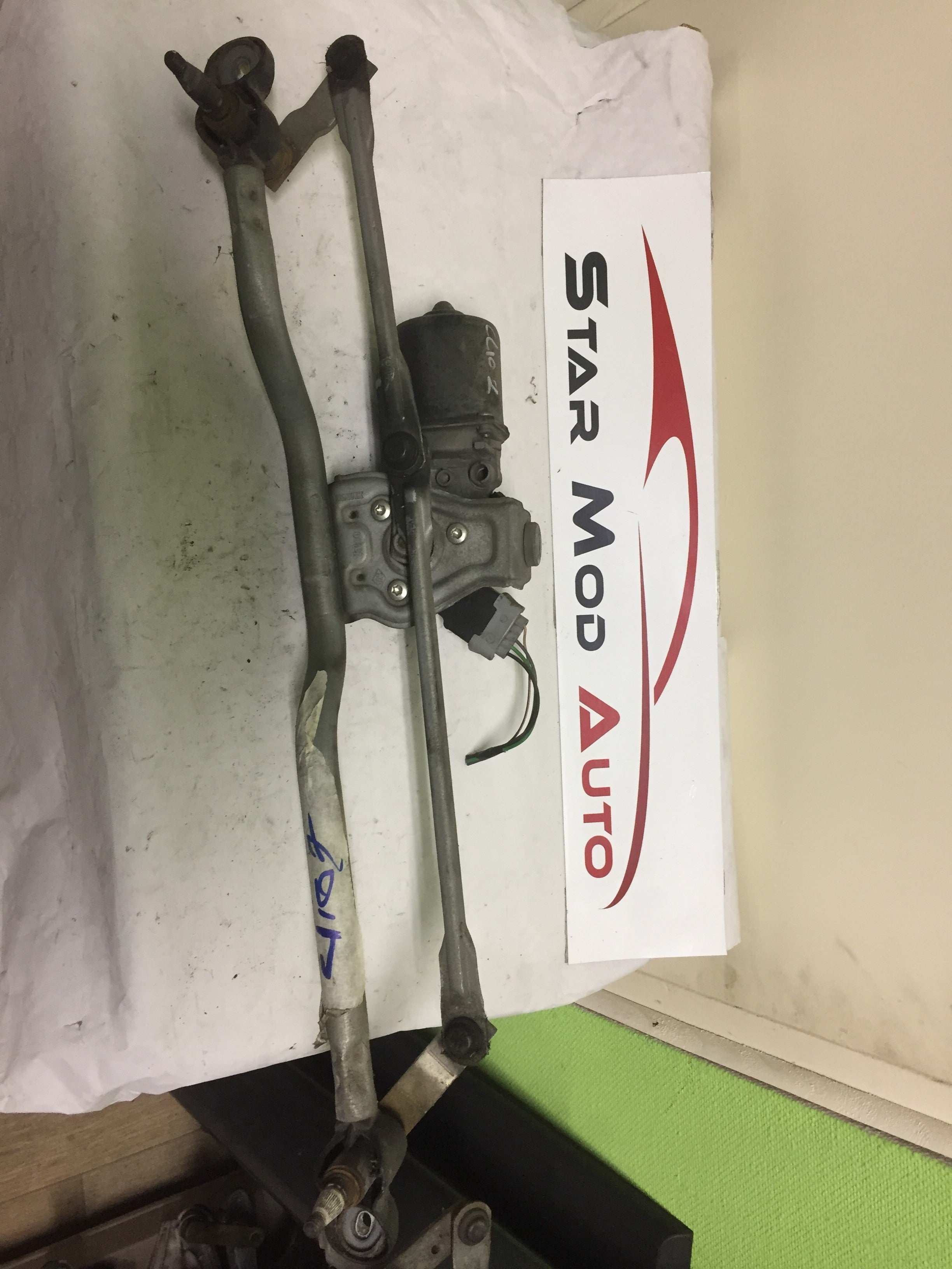 MOTEUR D ESSUIE GLACE AVANT RENAULT CLIO 2 2008