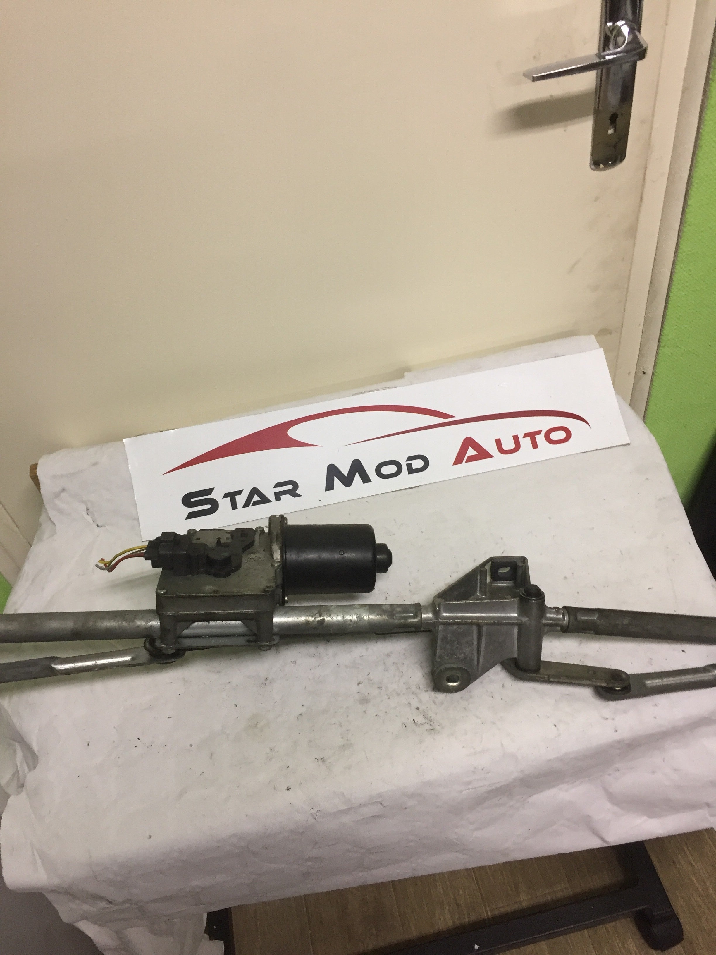 MOTEUR D'ESSUIE GLACE AVANT PEUGEOT 307