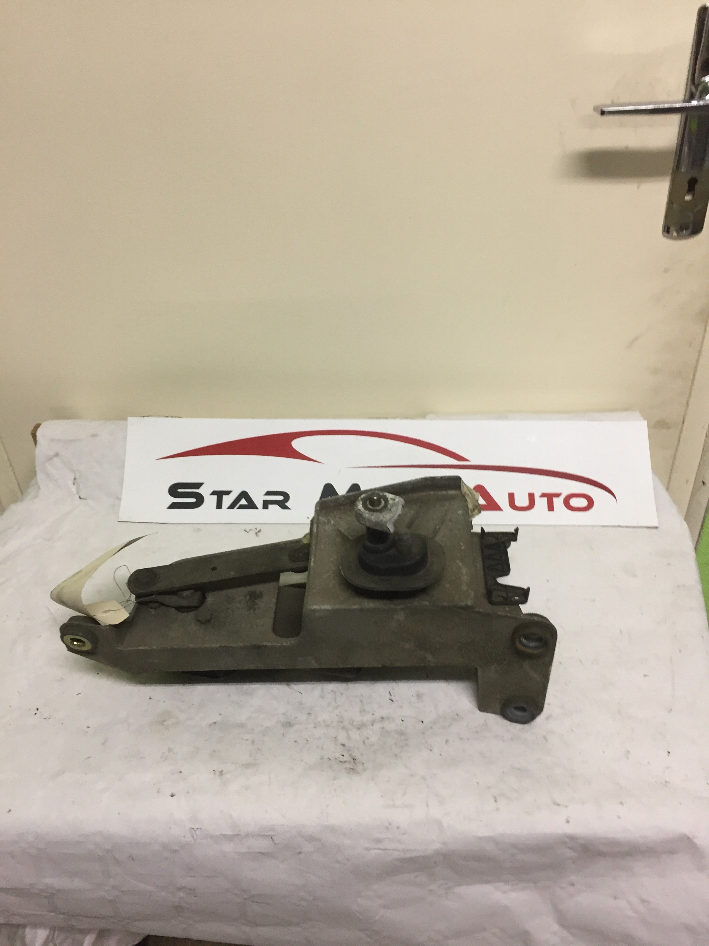 MOTEUR D ESSUIE GLACE AVANT RENAULT TWINGO 99