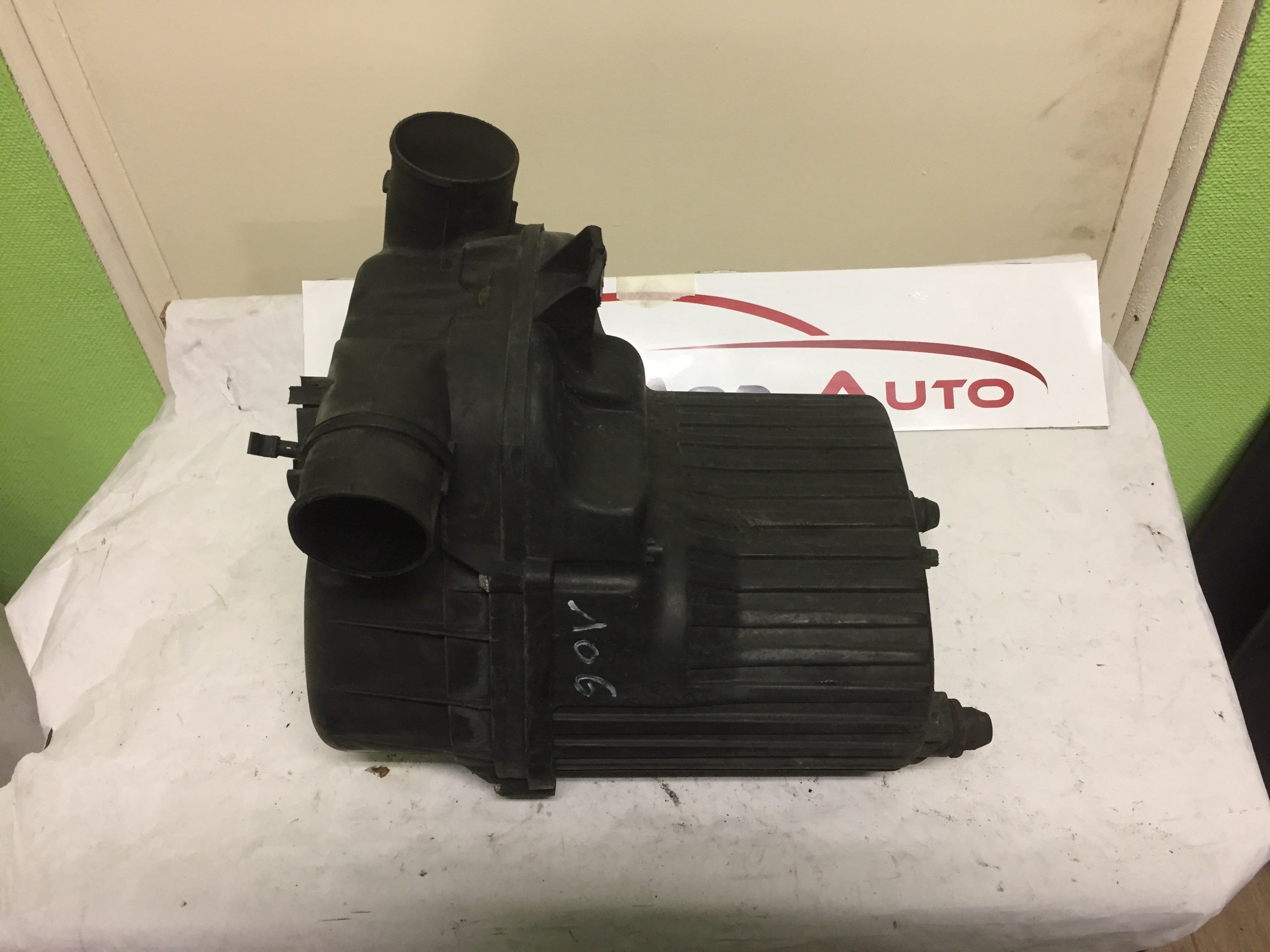 BOITIER FILTRE A AIR PEUGOT 106 1.4 ESSENCE 2000