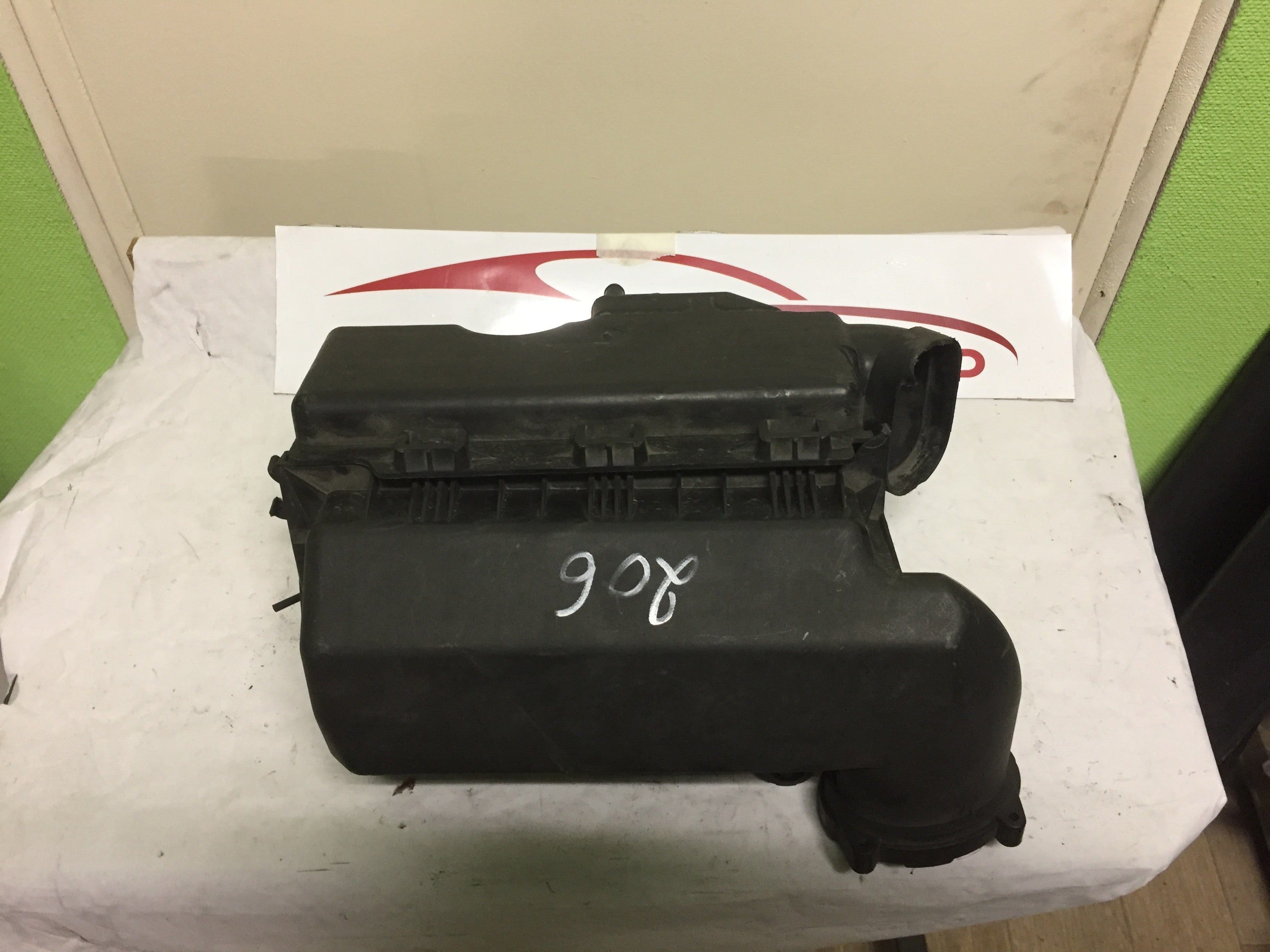 boitier filtre a air Peugeot 206 1.4 essence année 2004