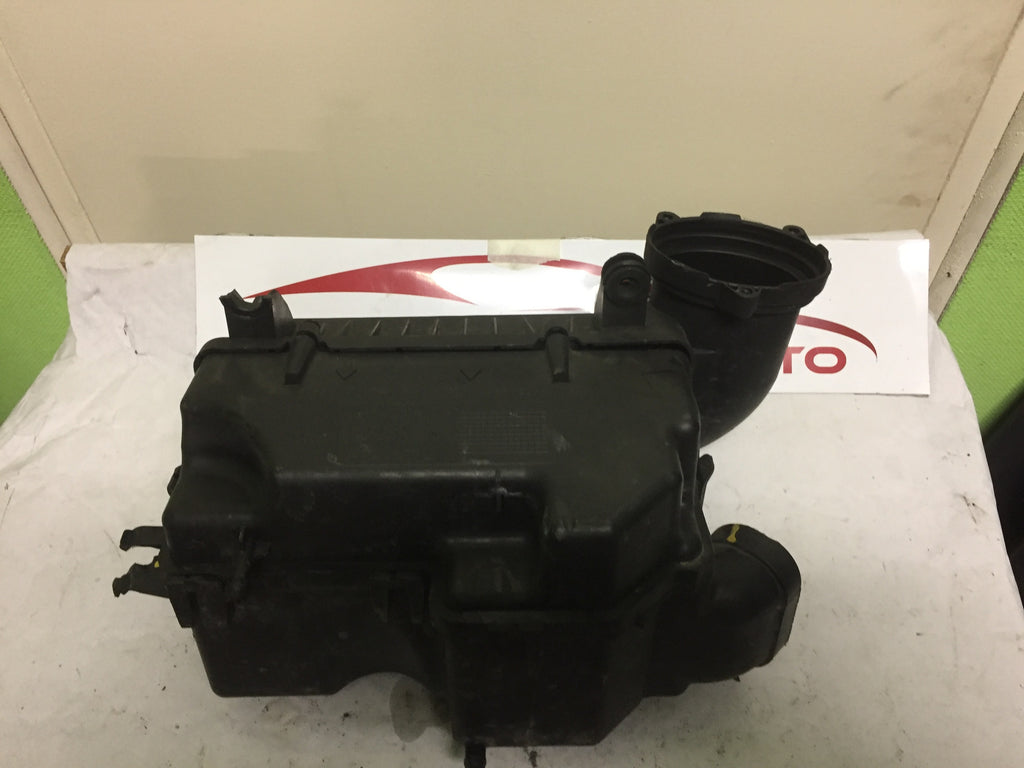 boitier filtre a air Peugeot 206 1.4 essence année 2004