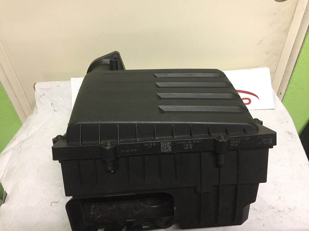 BOITIER FILTRE A AIR AUDI A 3 8P ANNEE 2008