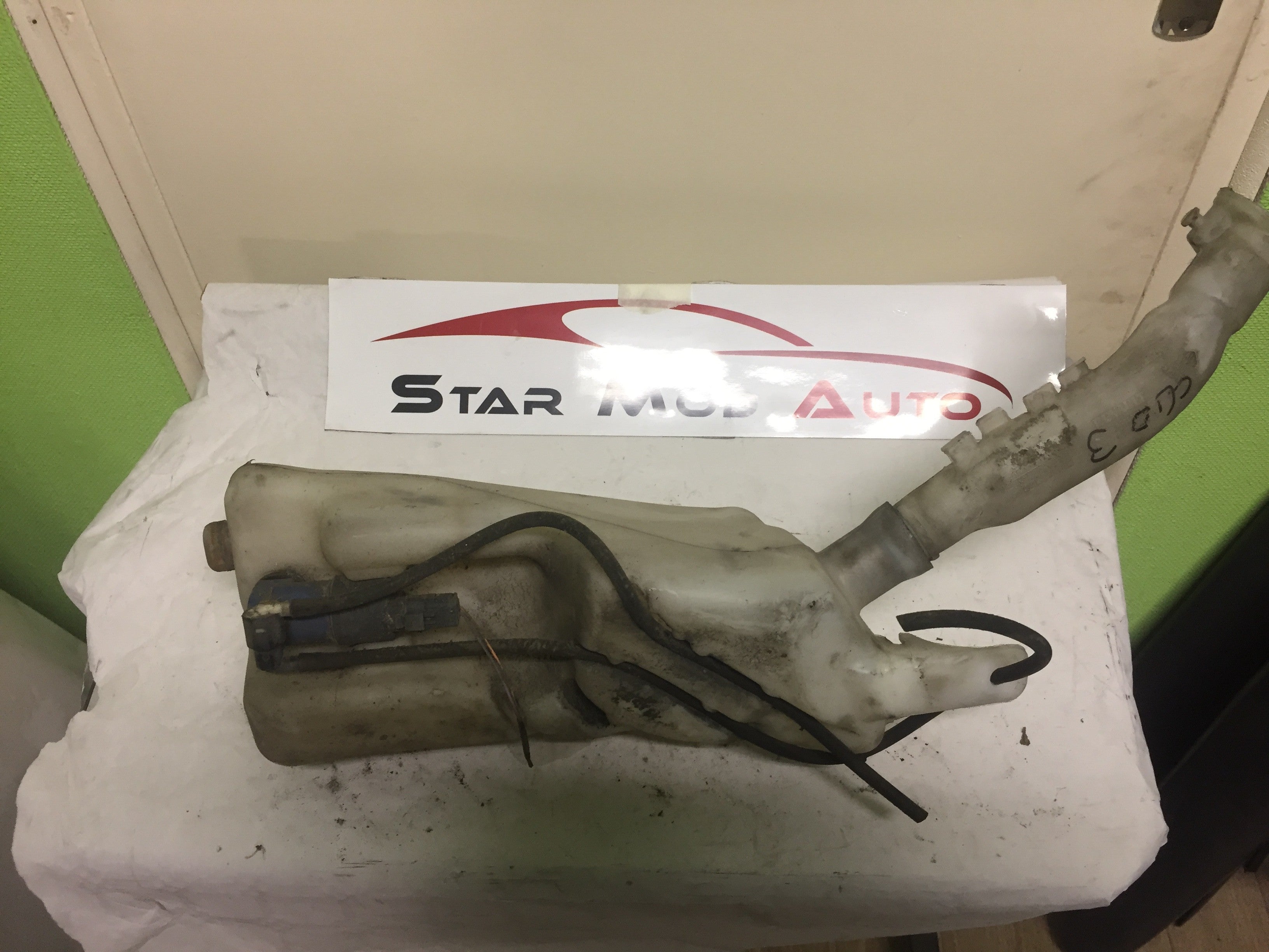 RESERVOIR DE LAVE GLACE RENAULT CLIO 3 2006