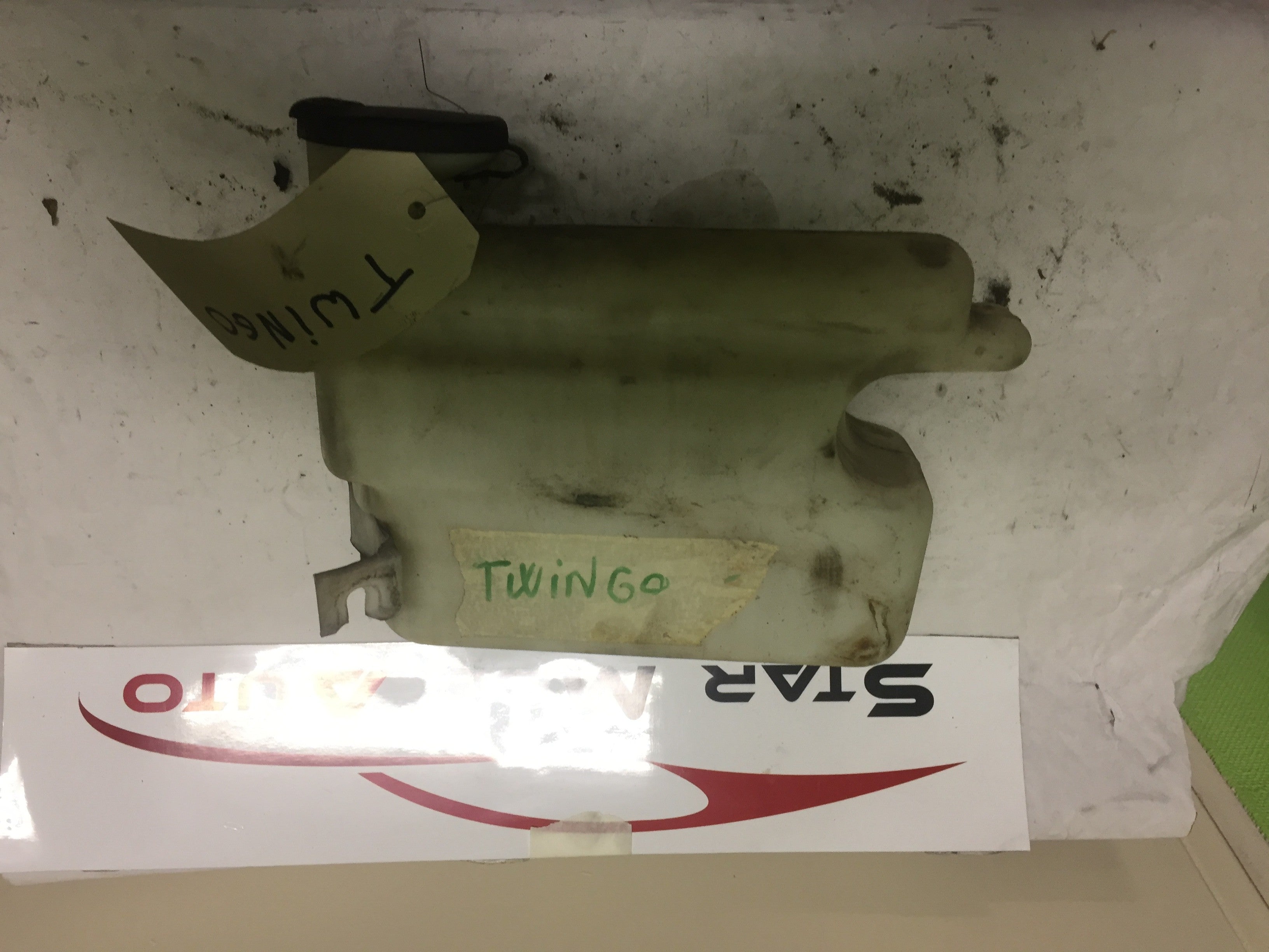 RESERVOIR DE LAVE GLACE RENAULT TWINGO 1