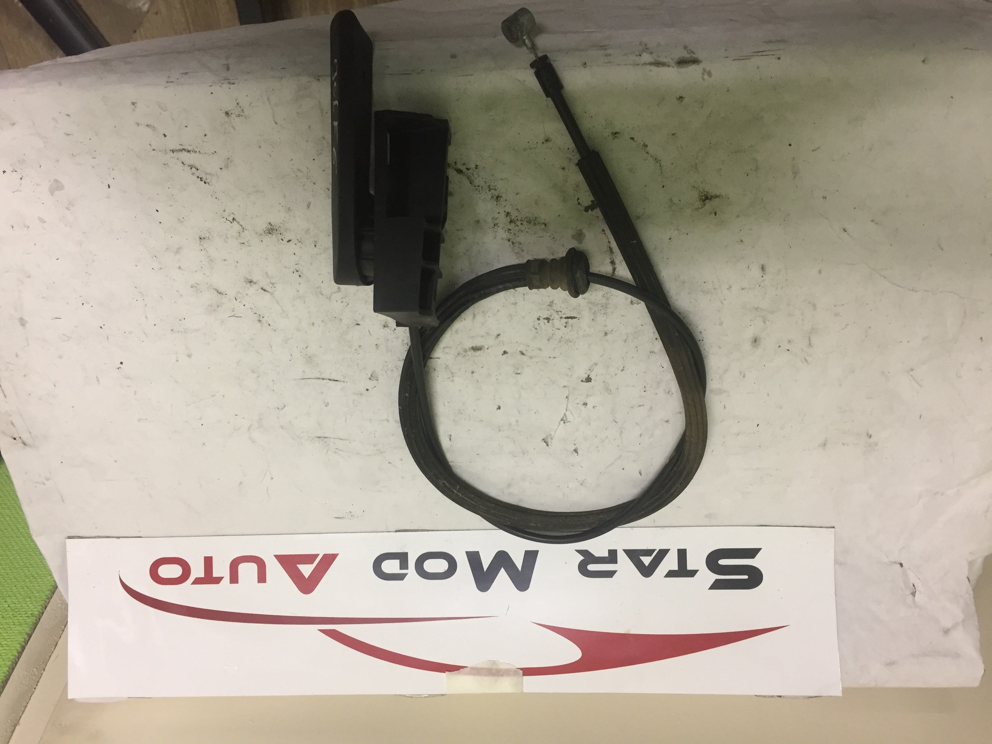 câble d ouverture de capot Volkswagen golf 6 2011