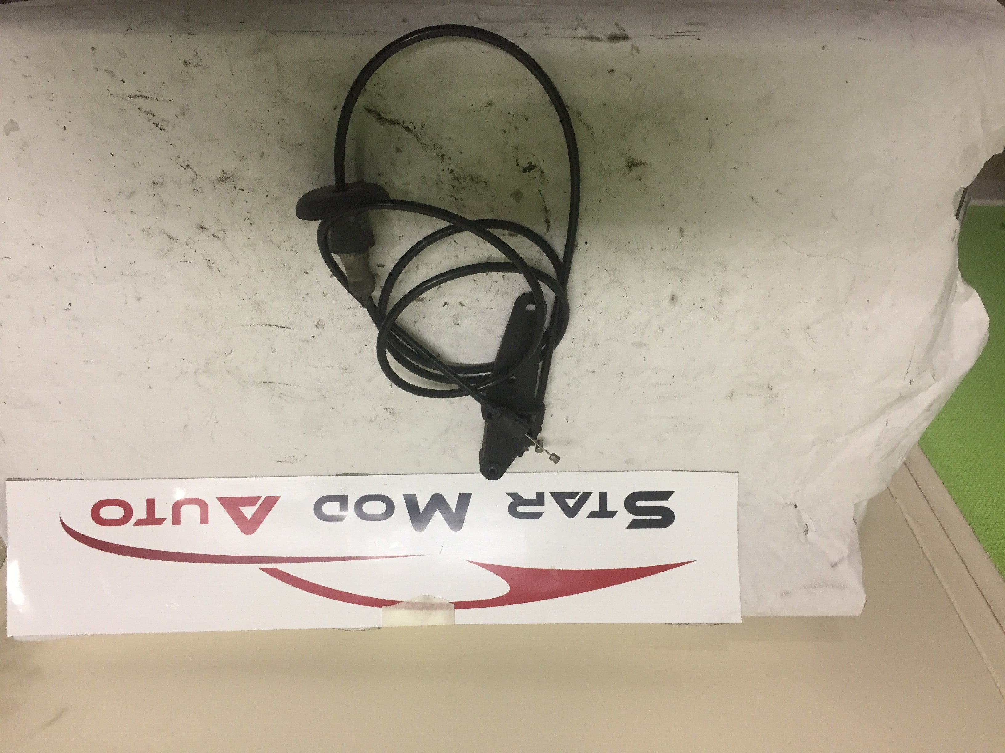 câble d ouverture de capot Peugeot Partner r b9 2010