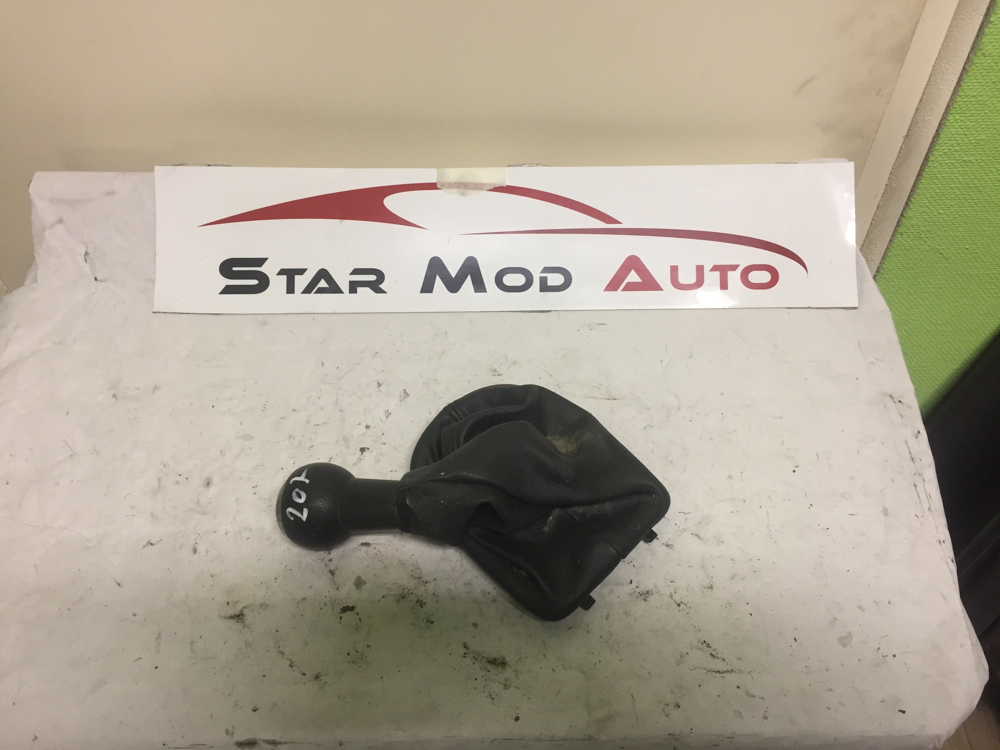 pommeau de vitesse Peugeot 207 2007