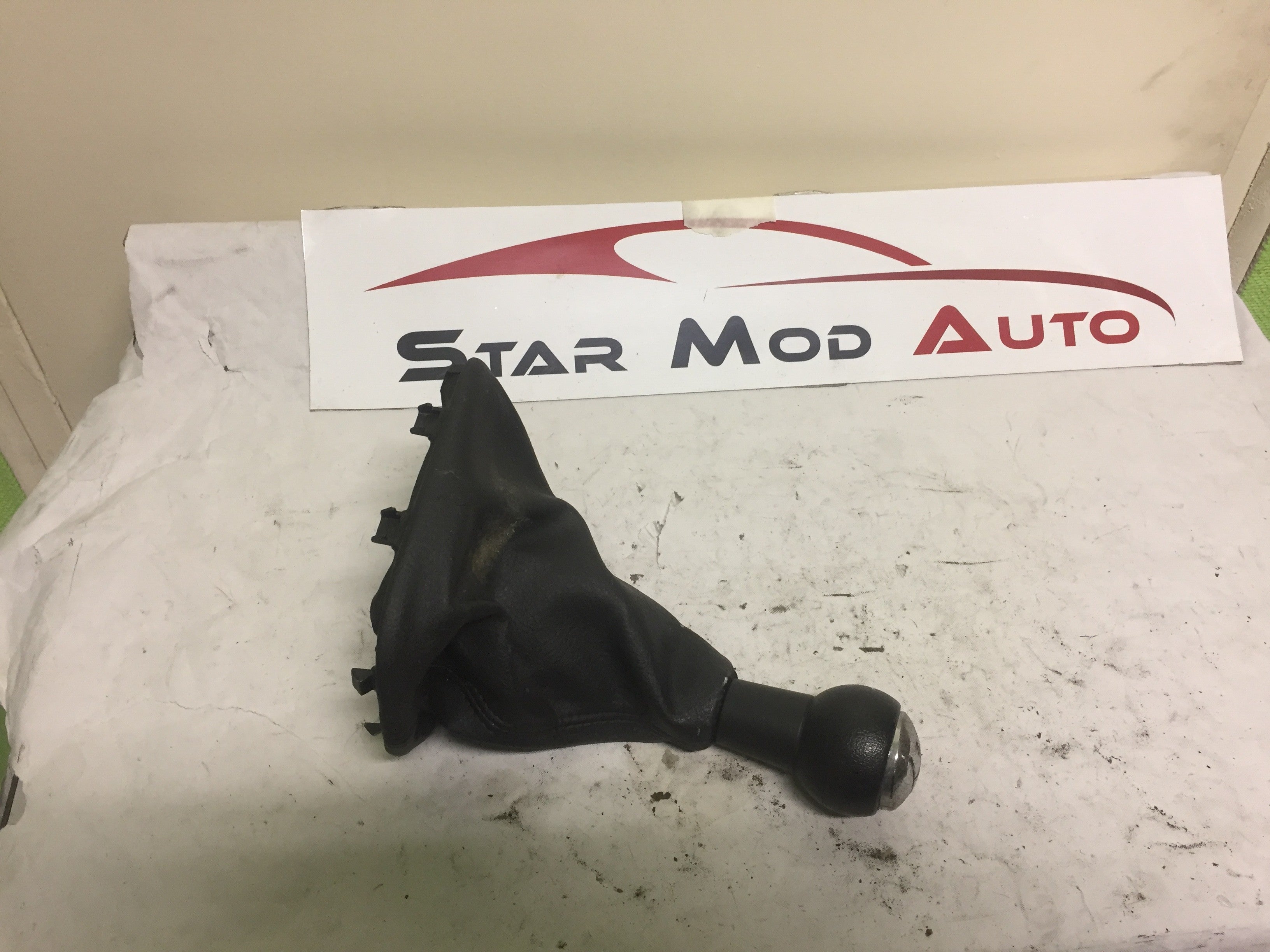 pommeau de vitesse Peugeot 207 2007