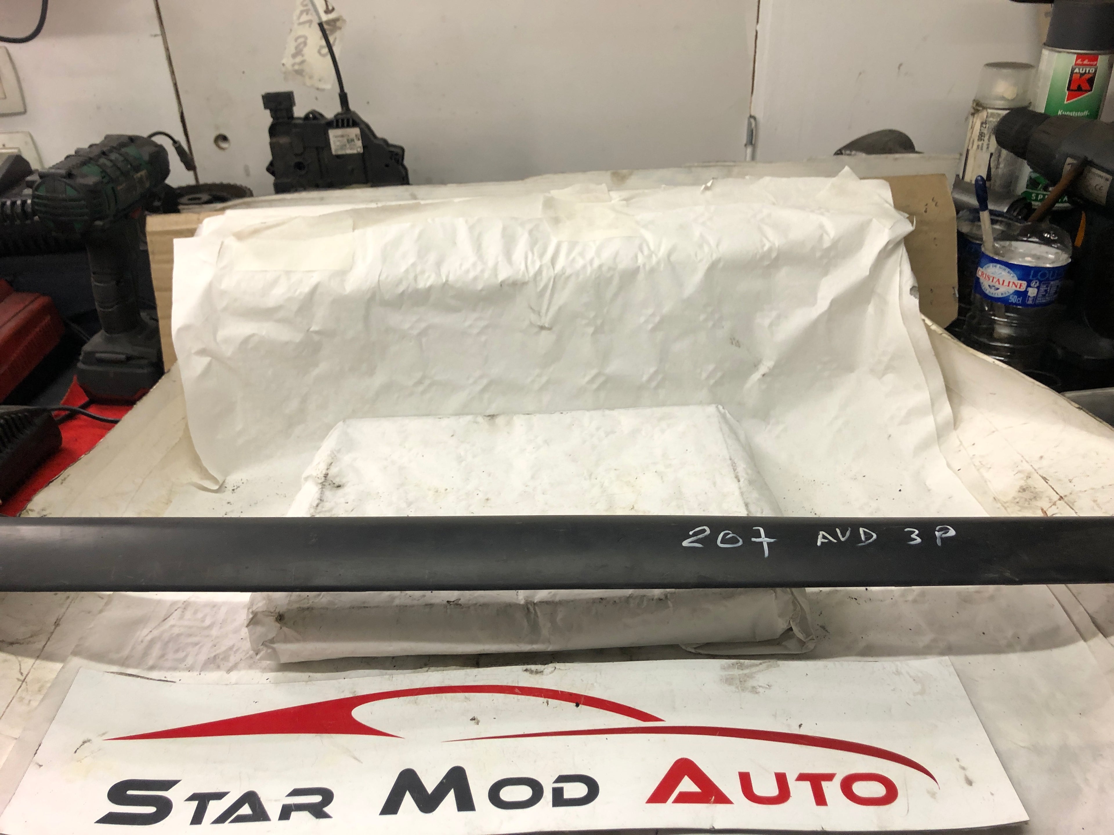 baguette de porte avant droit Peugeot 207 3 porte année 2007