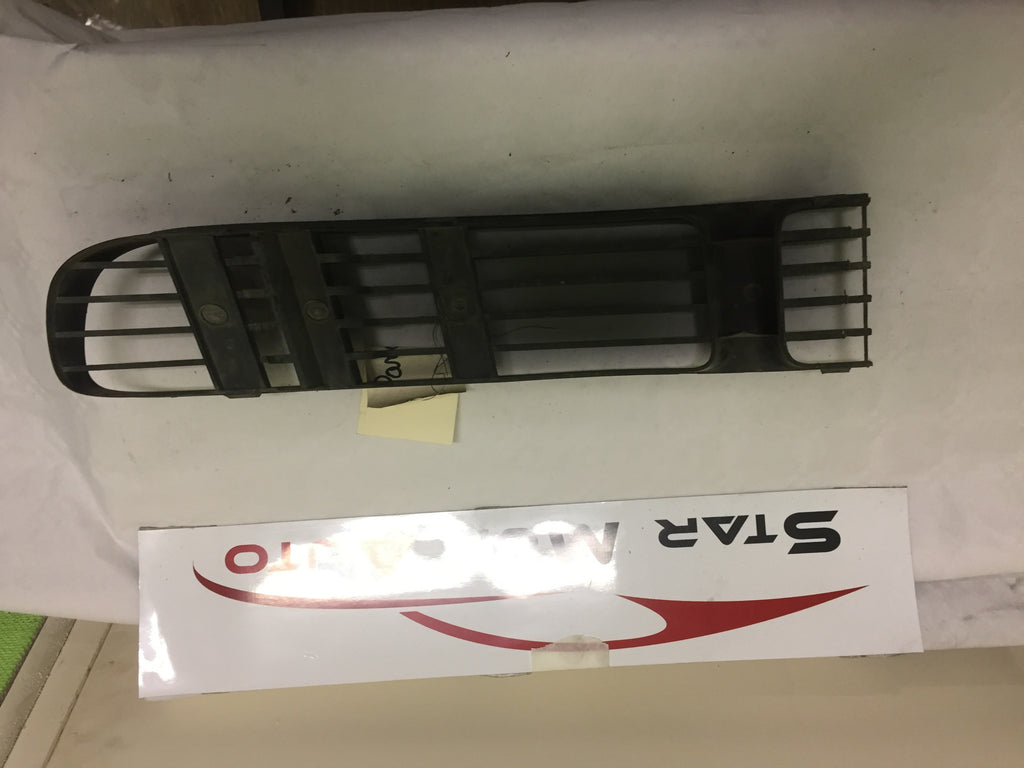 cache antibrouillard avant Volkswagen passât 2000