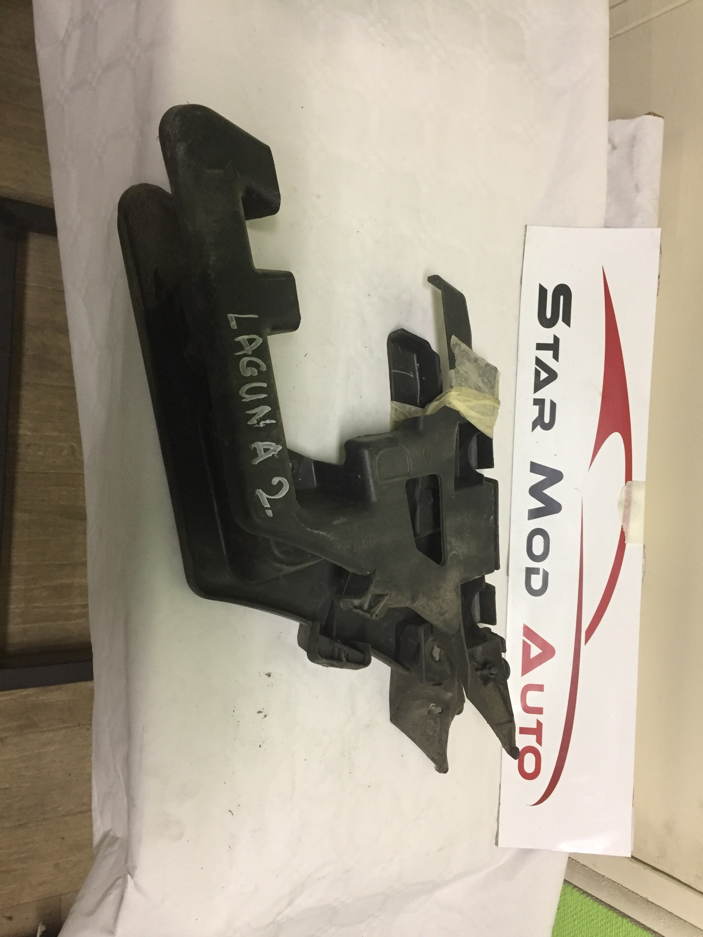 fixation de par choc arrière Renault laguna 2 2007