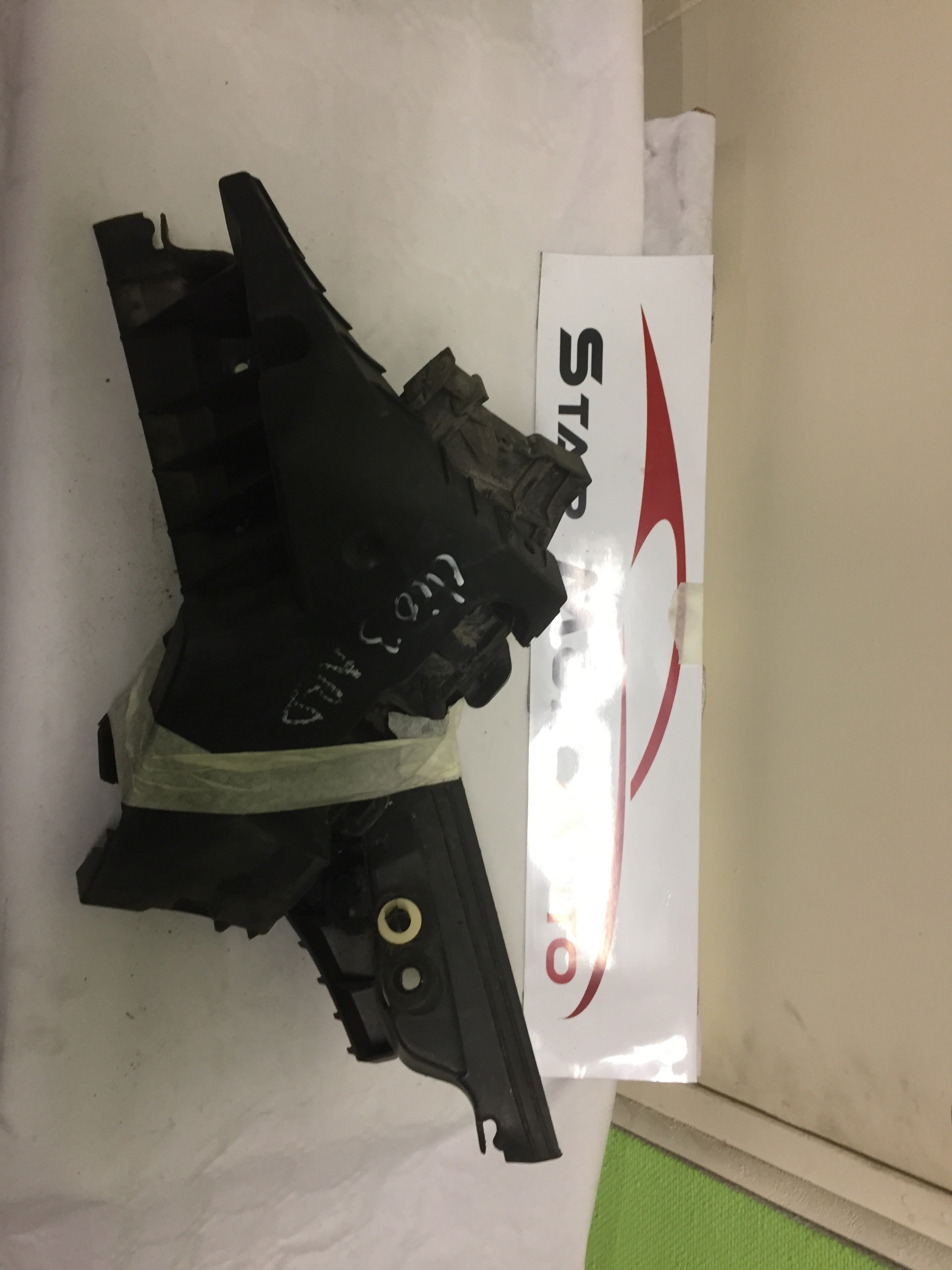 fixation de par choc arrière Renault Clio 3 2006