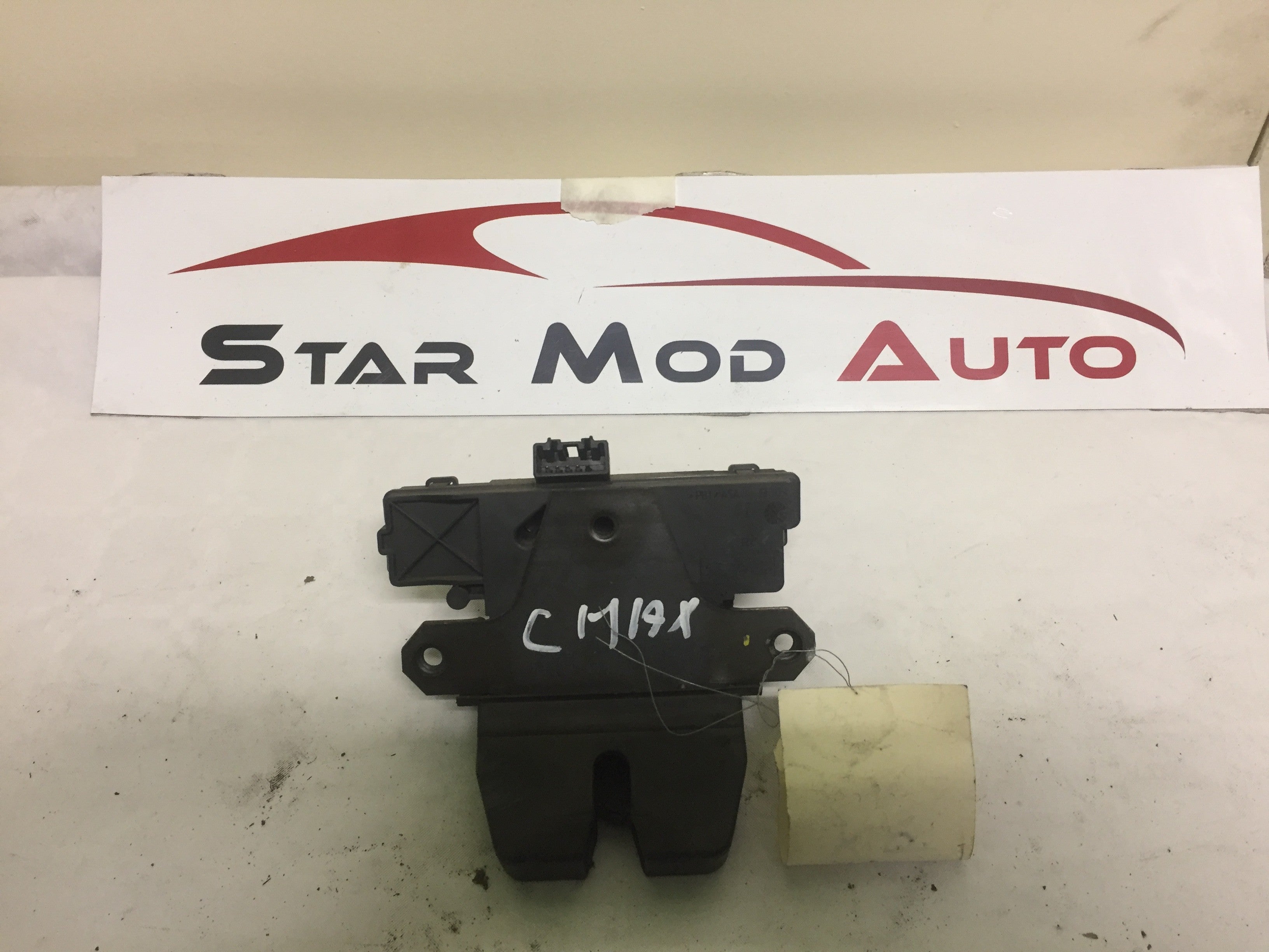 serrure de malle arrière Ford c max 2006