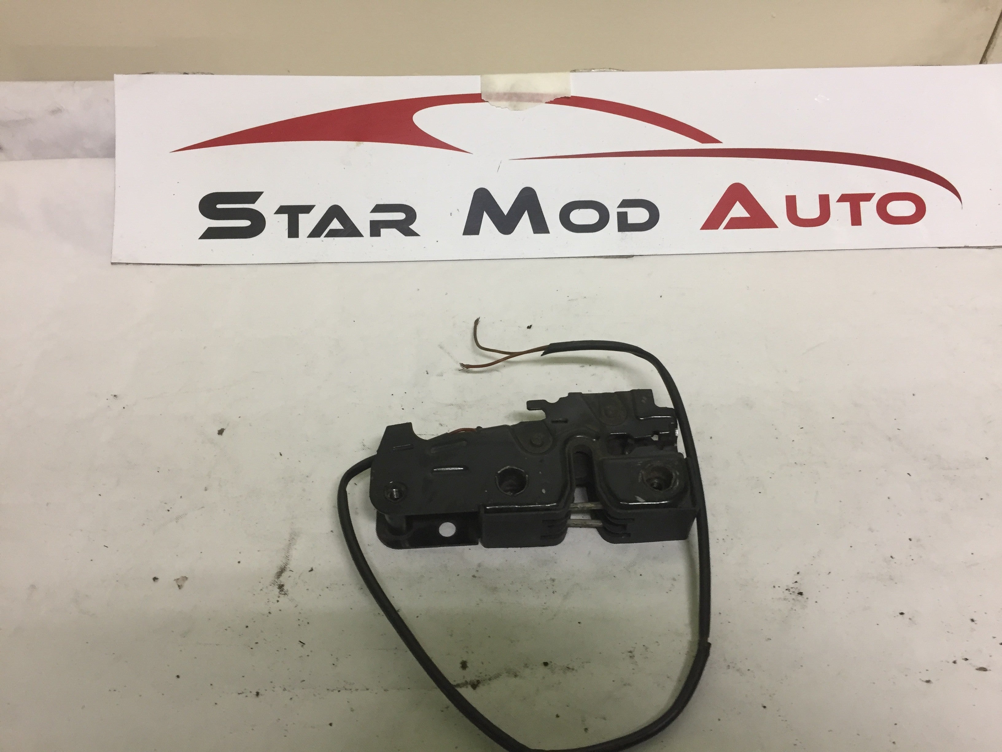 serrure de capot Audi a3 8p 2008