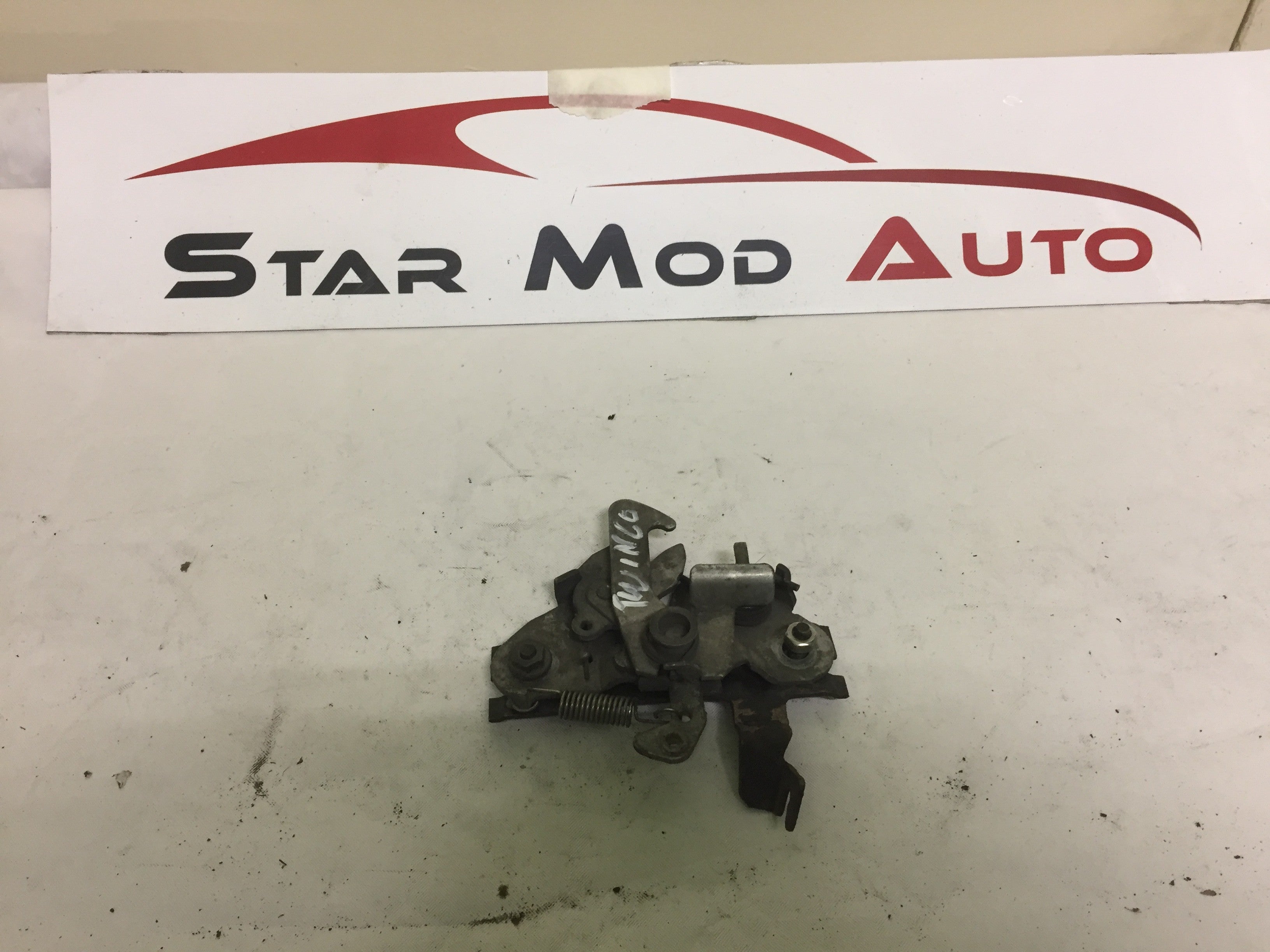 serrure de capot Renault Twingo 2000