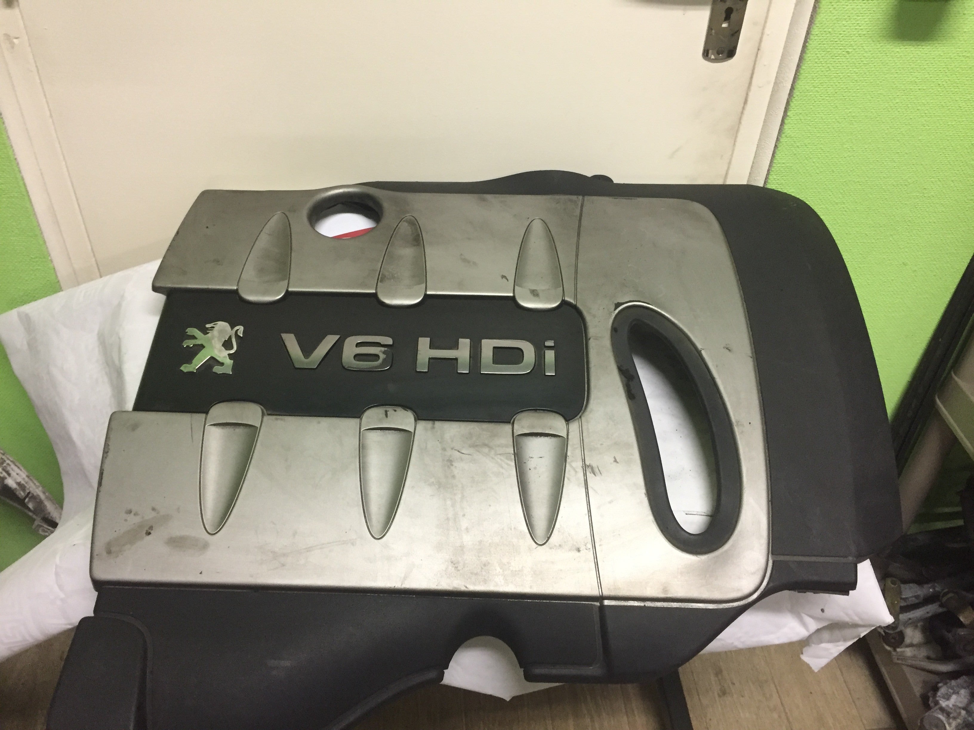 cache moteur Peugeot 407 2.7 v6 hdi 2007