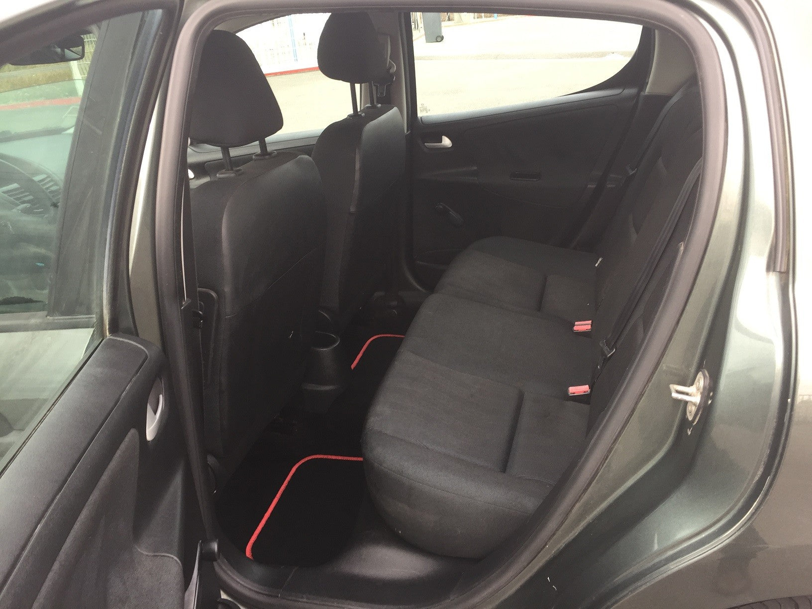 Peugeot 207 1.4 hdi 70 cv année 2007 5 portes