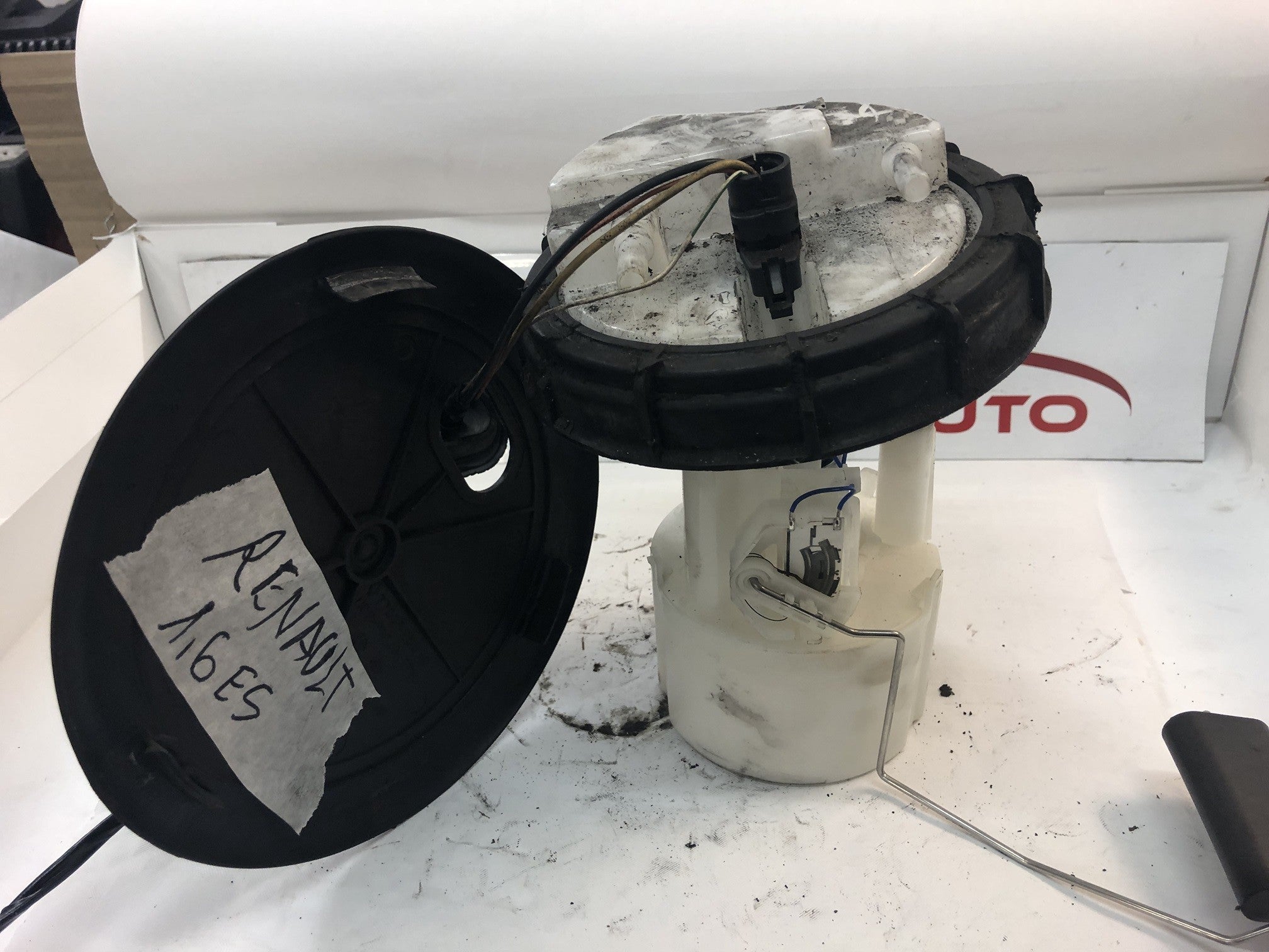 POMPE DE GAVAGE RENAULT CLIO 2 1.6 ESSENCE ANNEE 2000