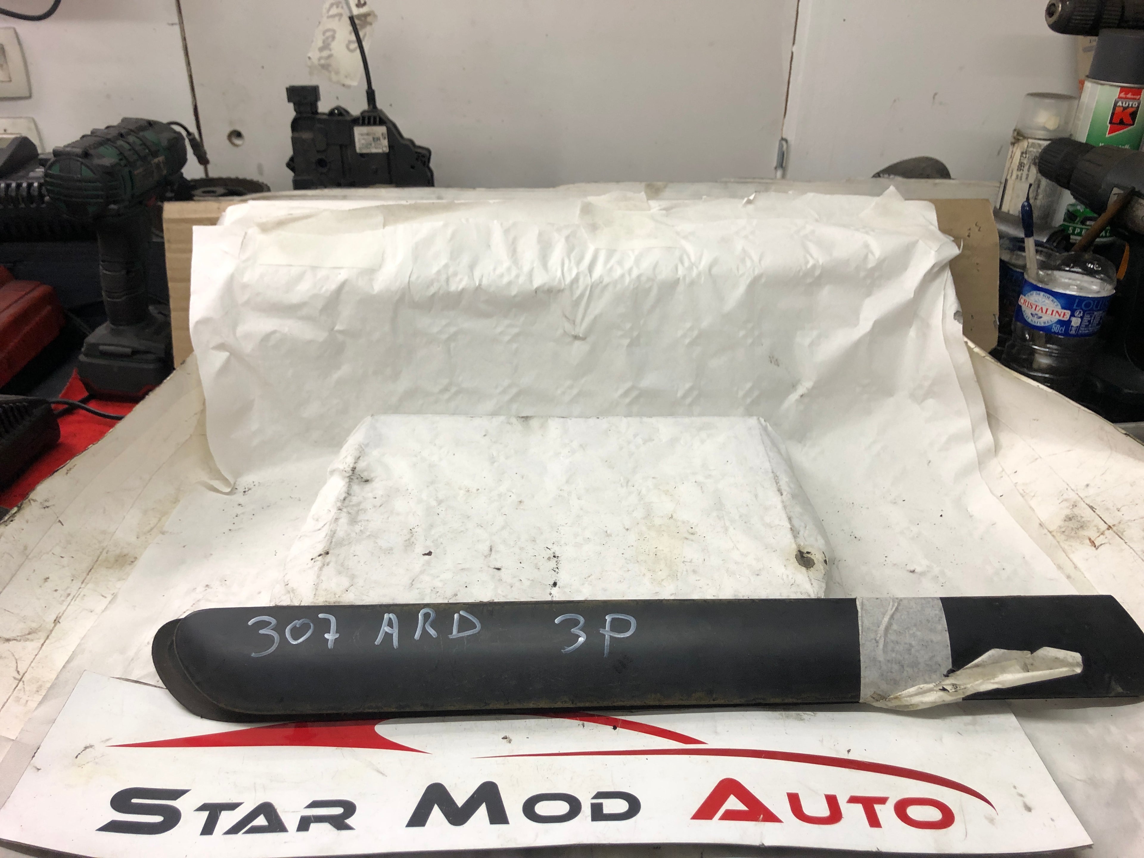 baguette arrière gauche arrière droit Peugeot 307  3 porte  année 2003