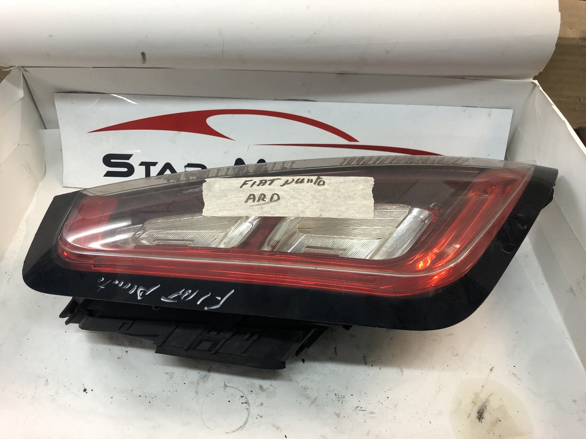 feux arrière gauche et droit fiat grand Punto 2008