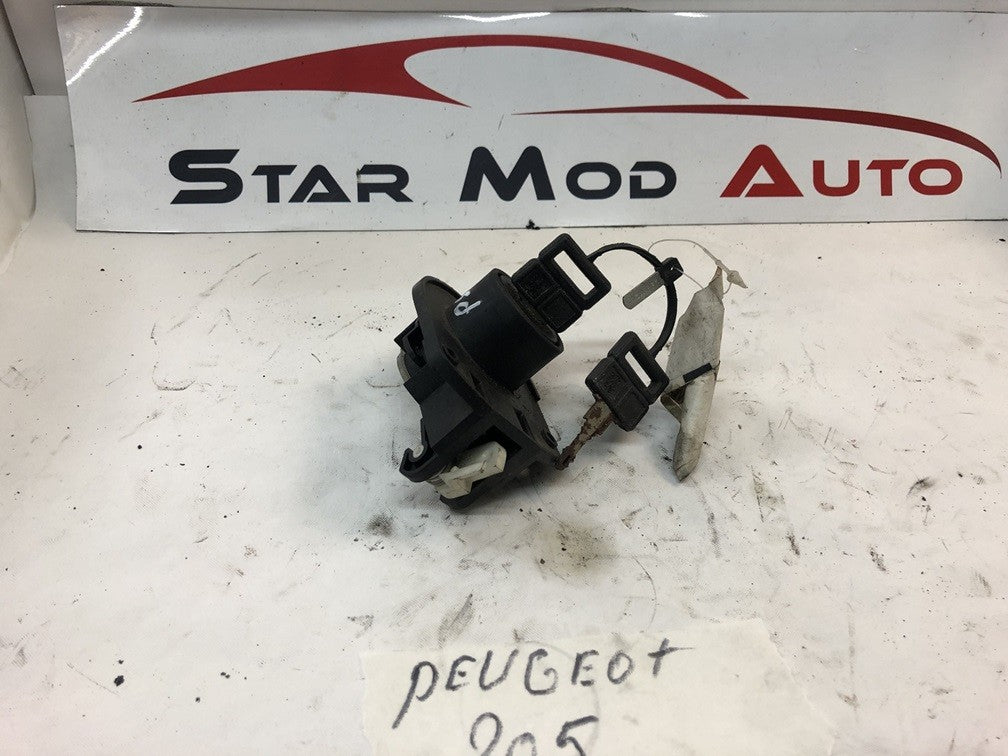 barriez de malle avec clef  arrière Peugeot 205