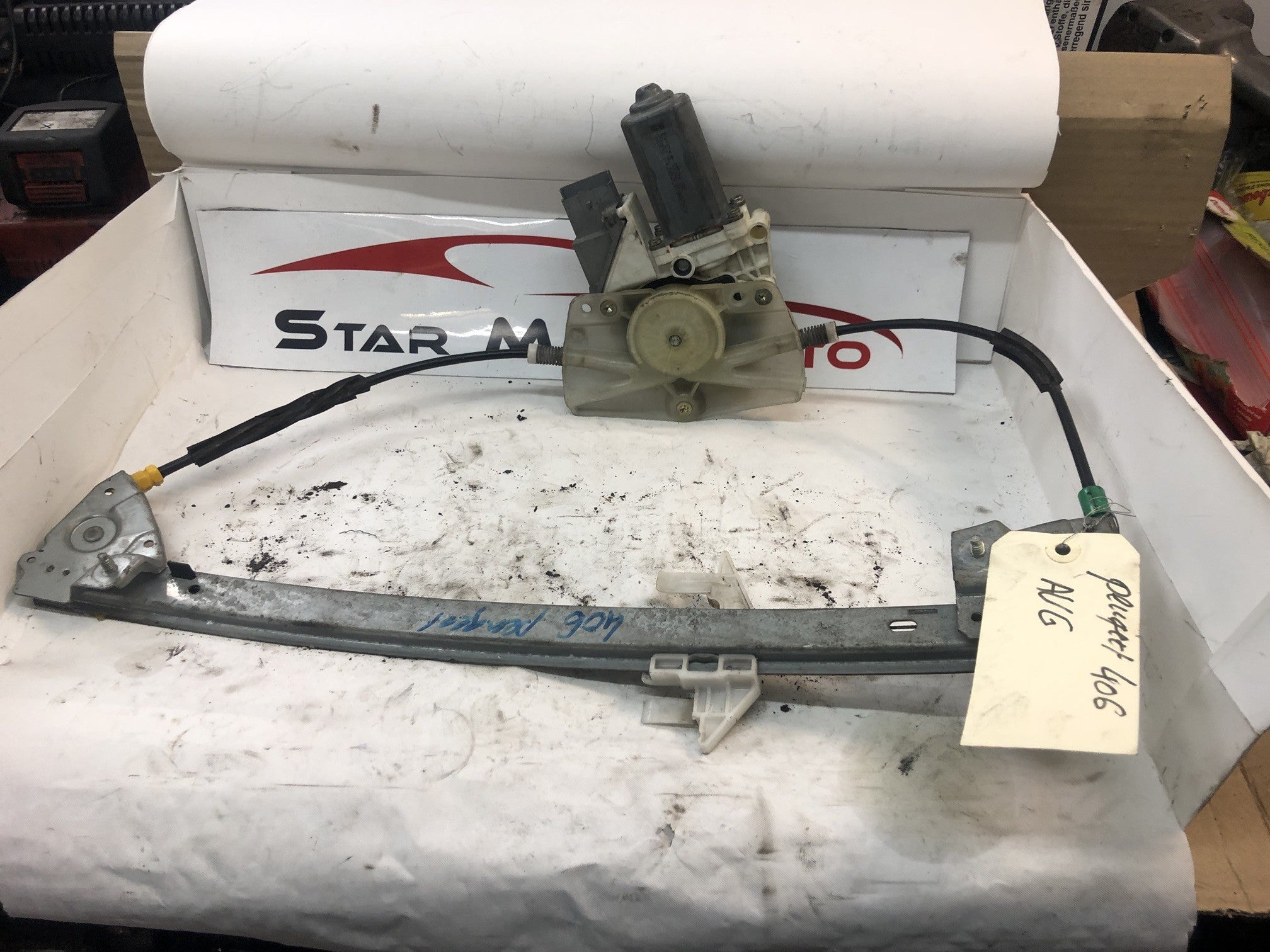 mécanisme de lève vitre avant gauche Peugeot 406 électrique